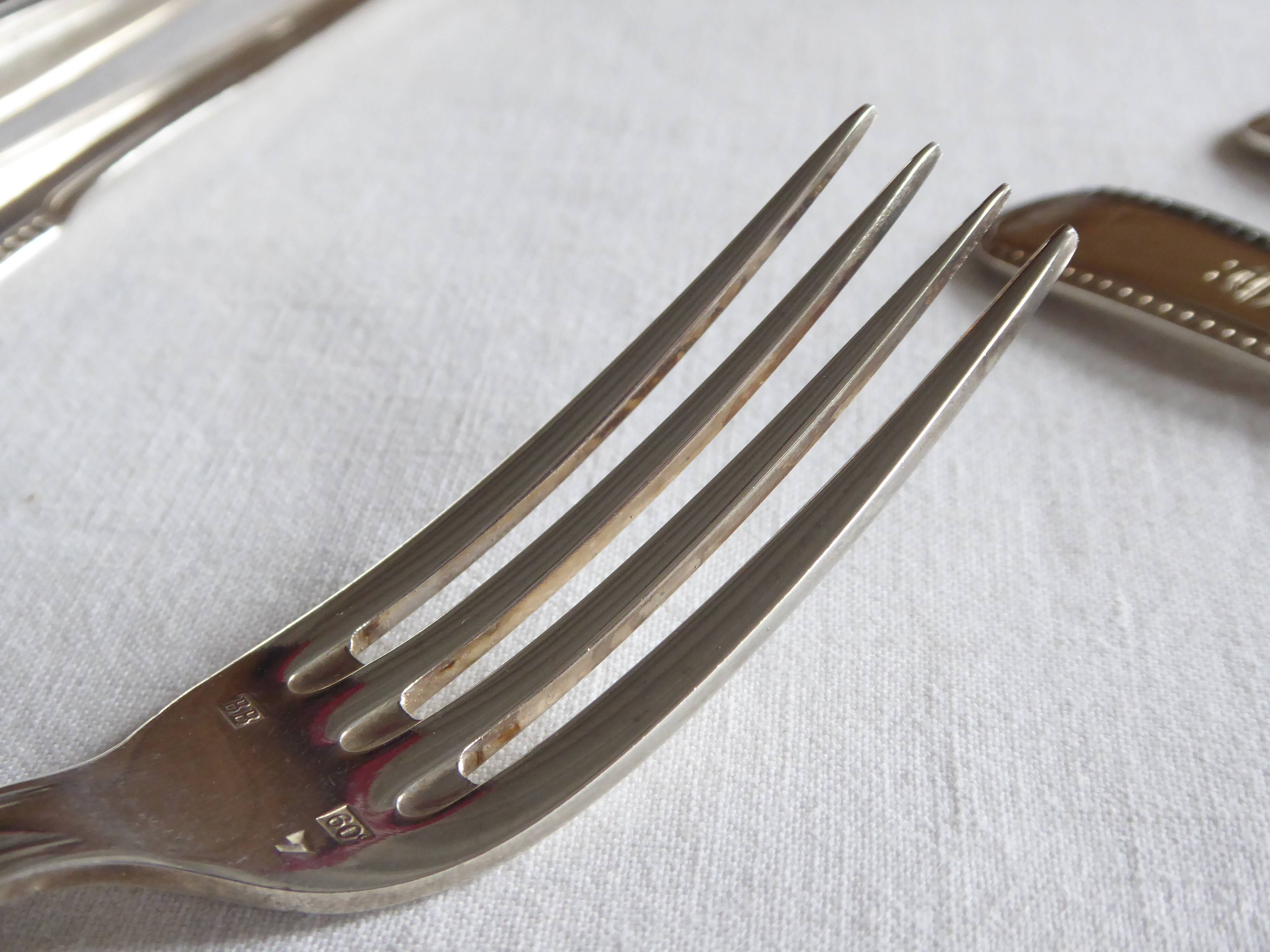 12 dessert forks, silver metal