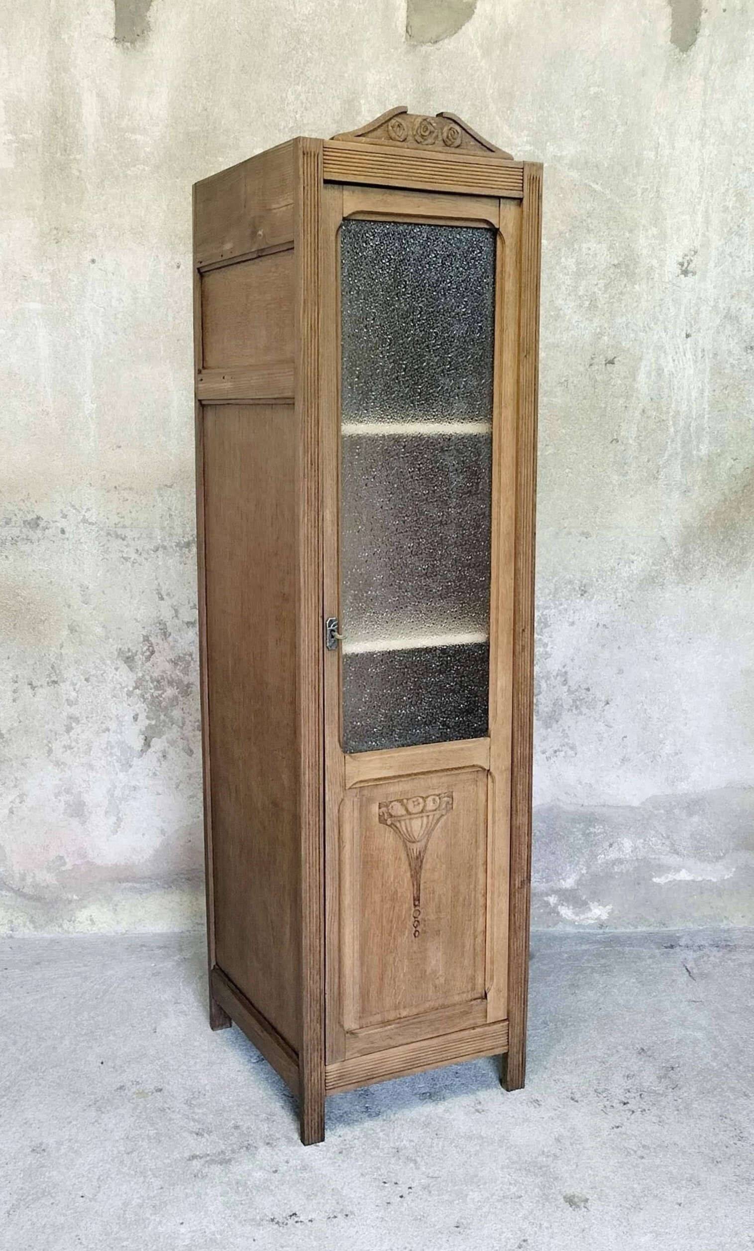 Armoire vitrée vintage