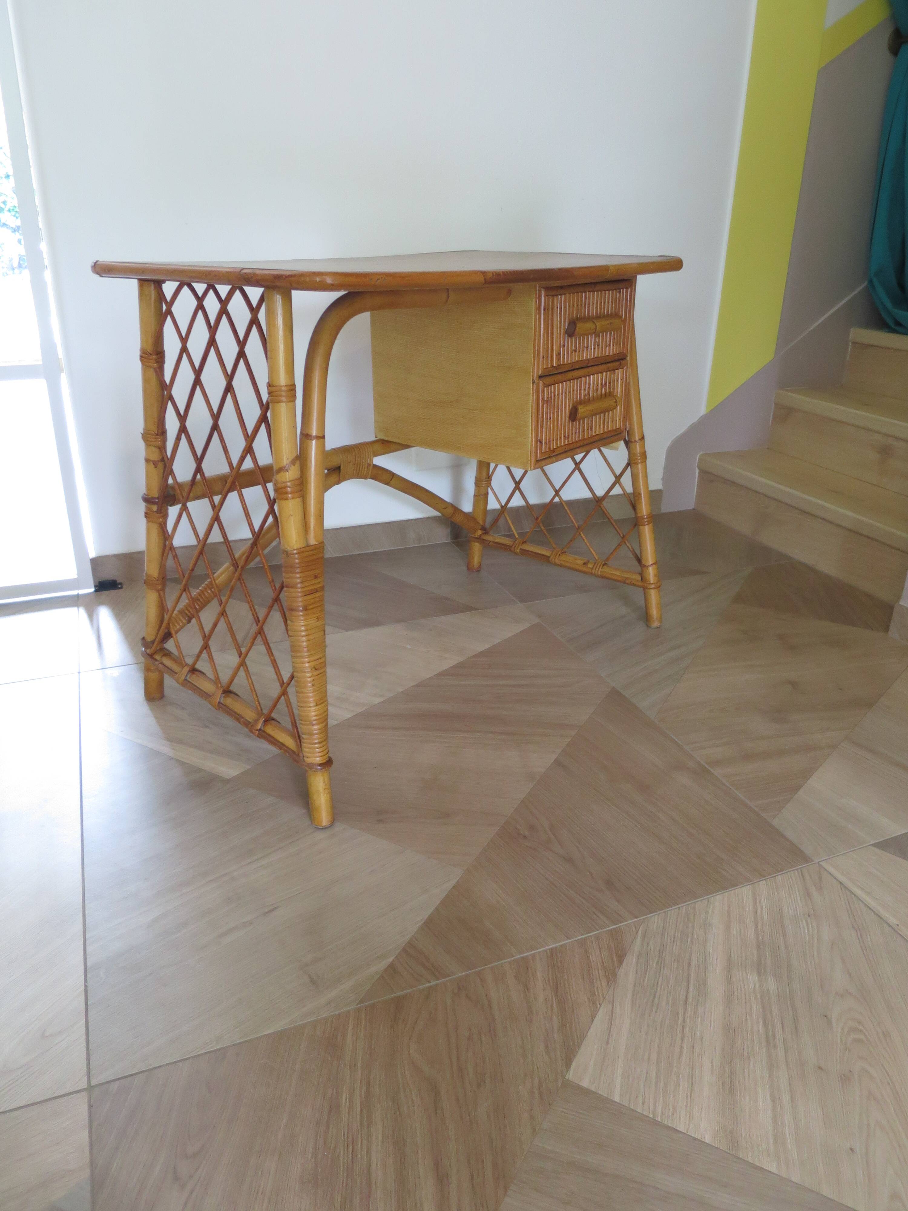 Vintage design - beautiful retro desk in bamboo wood and rattan - 2 drawers - 60s