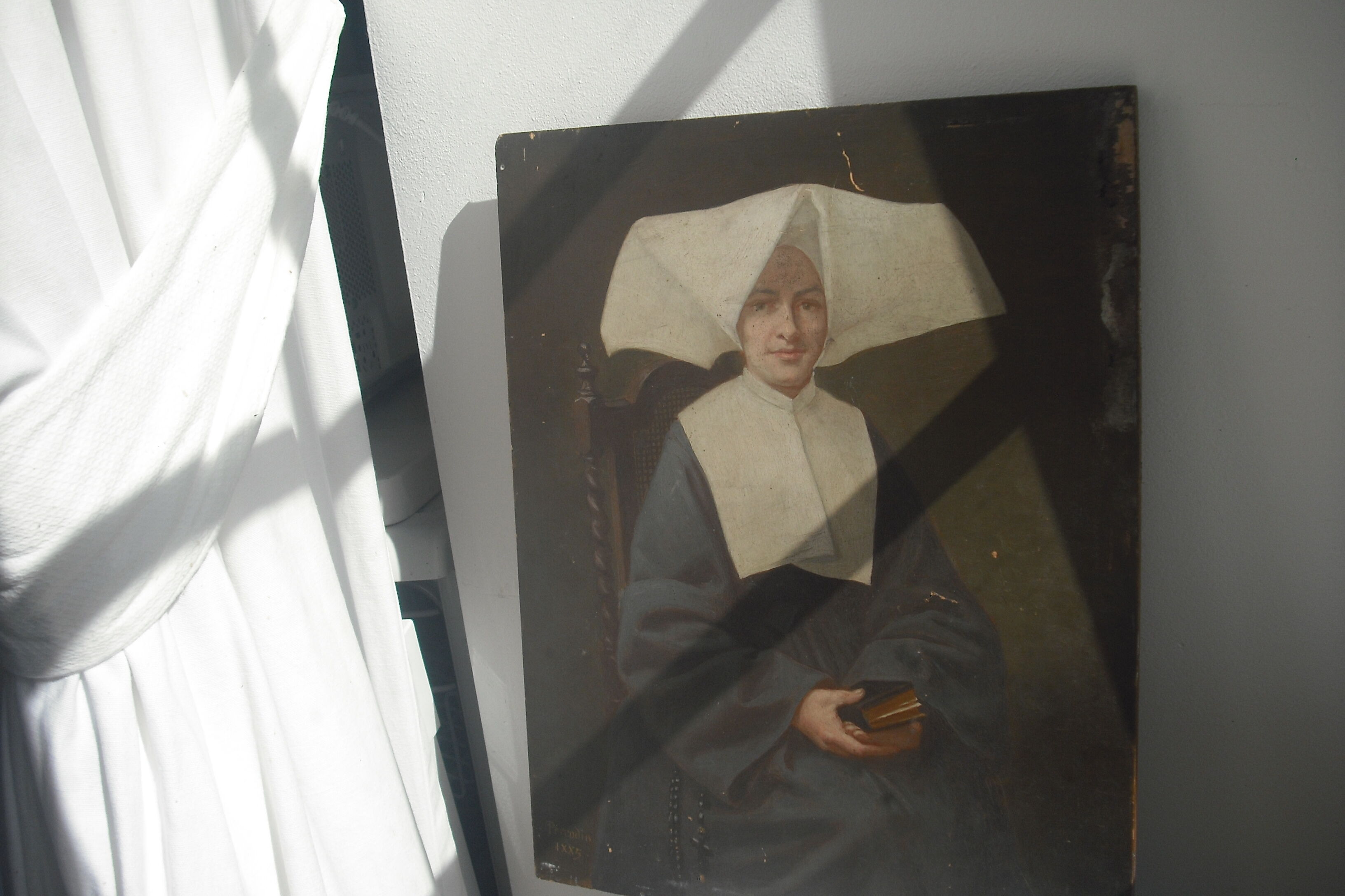Signed portrait - Horned nun 42.5 / 32.5 on panel