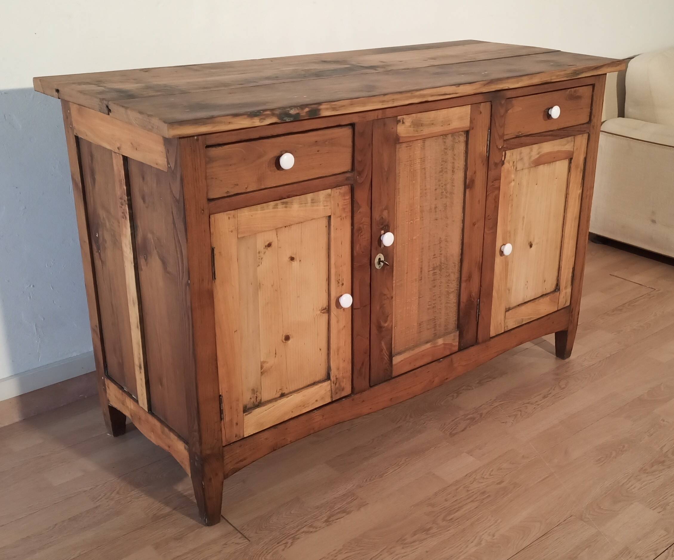 Base de commode en pin de campagne, sud de l'Italie, fin du XIXe siècle