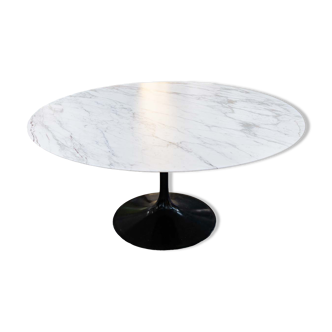 Dining table by Eero Saarinen for Knoll International