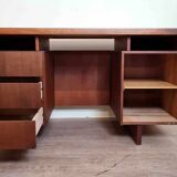 beautiful Scandinavian center desk in teak with a beautiful original patina circa 1960