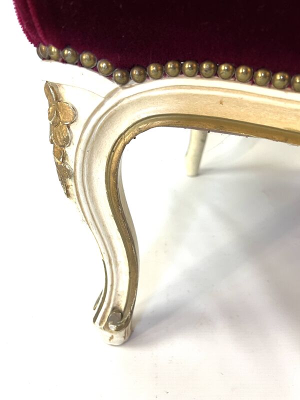 Fauteuil style Louis XV en bois doré et velours rouge