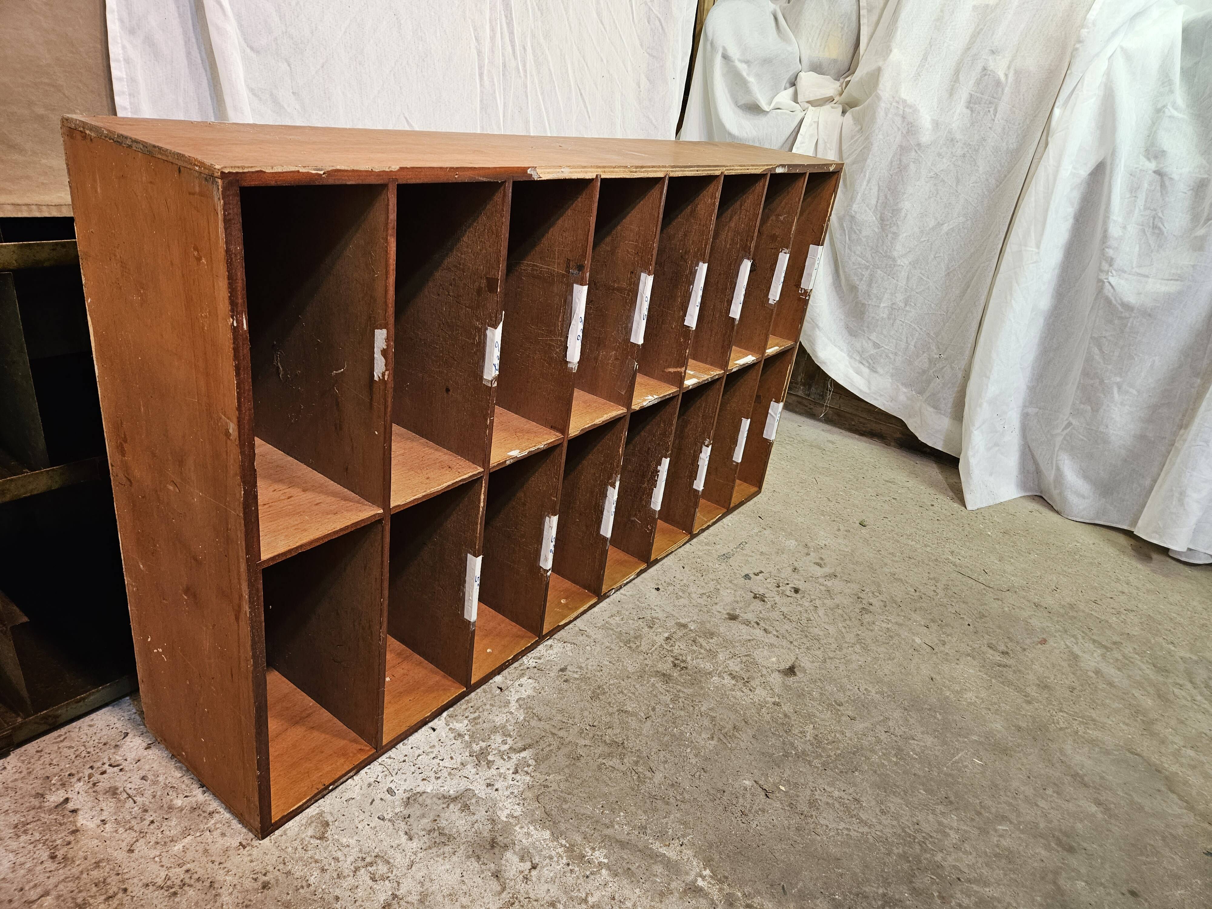 Meuble casier en bois 1960