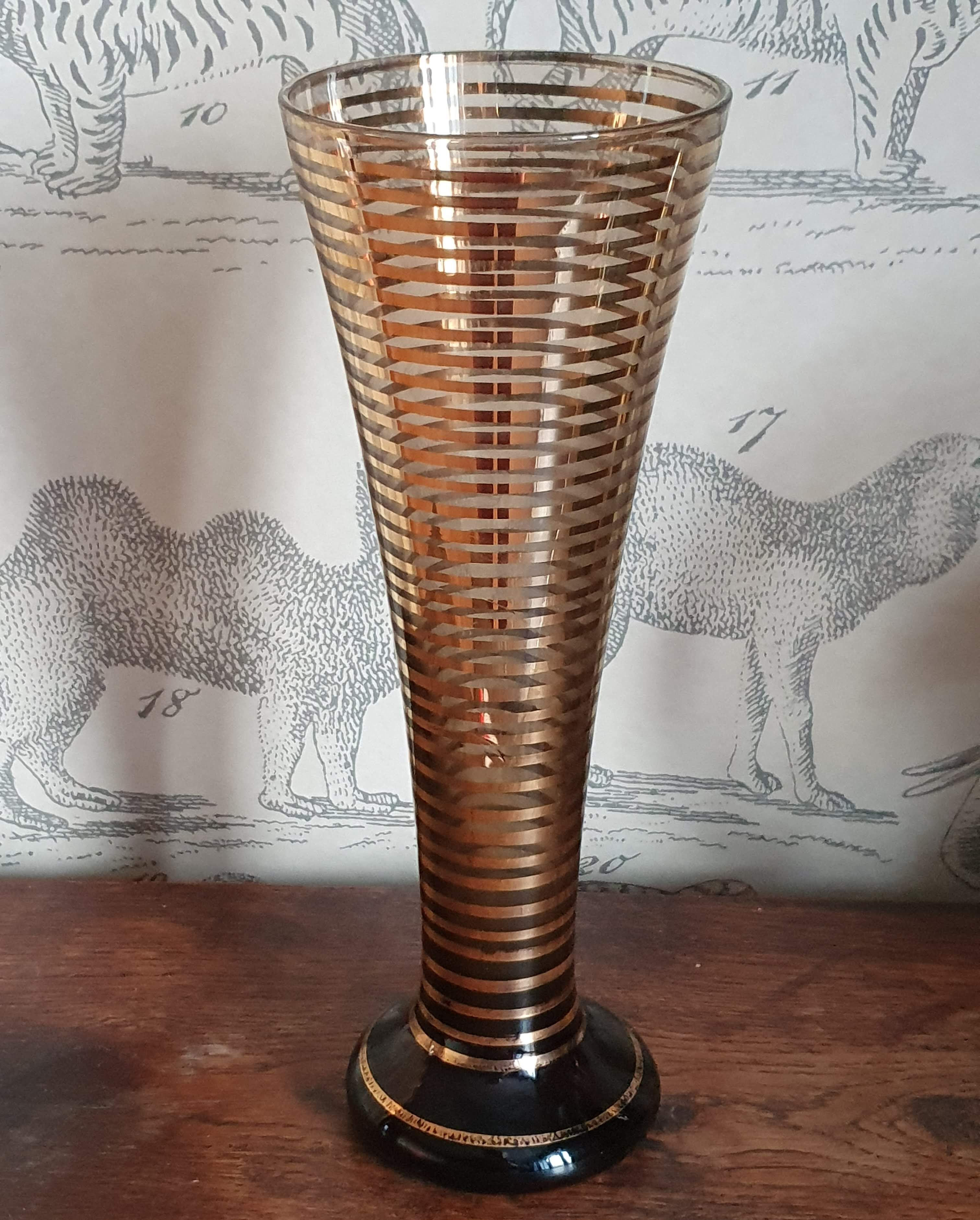 Art deco vase in gold glass