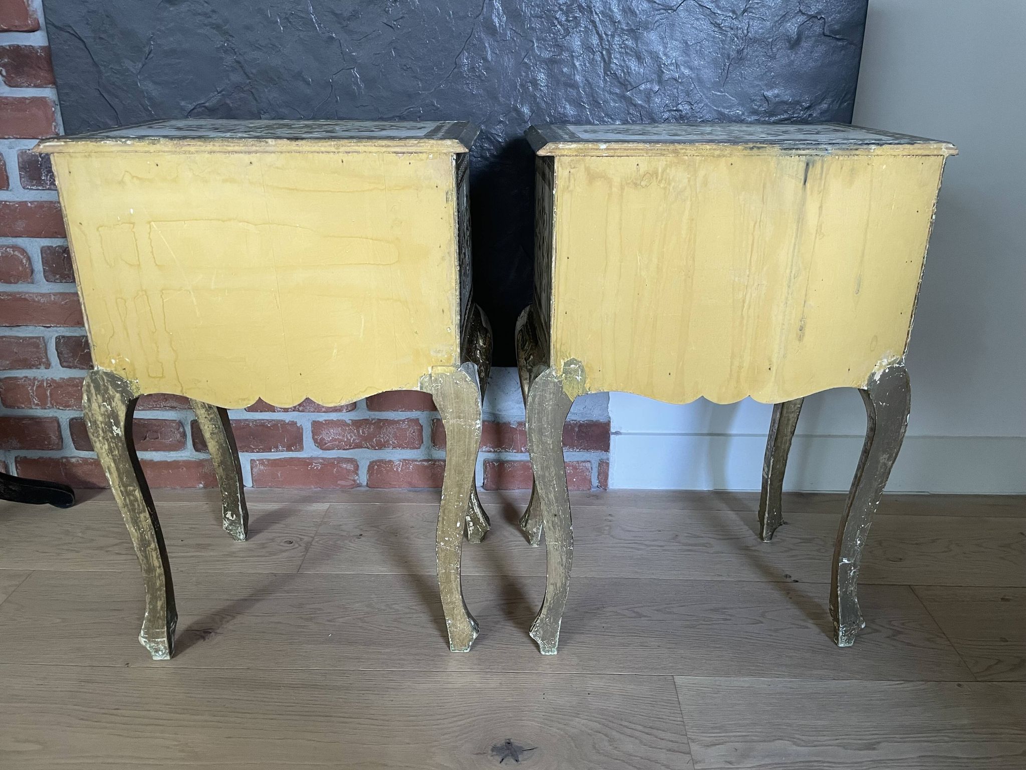 Bedside pair, 3 drawers, 1 drawer and a niche, painted golden wood, italian renaissance style