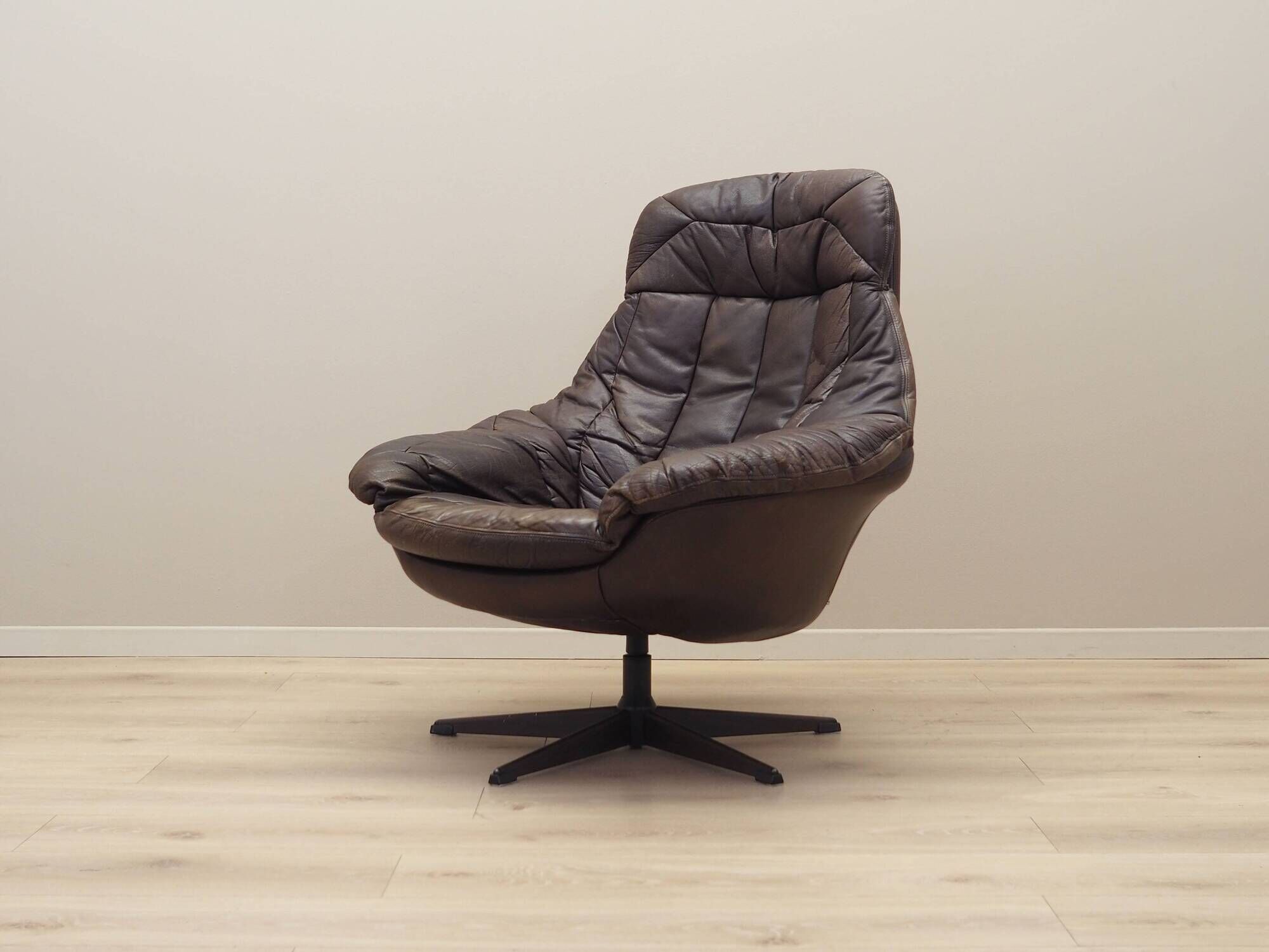 Leather swivel armchair, Danish design, 1960s, designer: H.W. Klein, manufacture: Bramin
