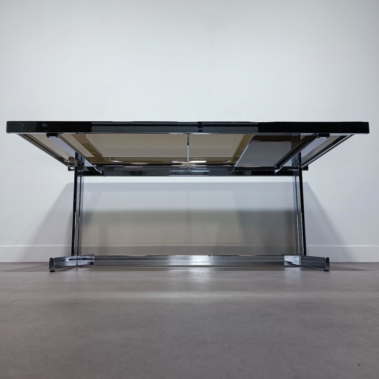 Extendable chrome dining table