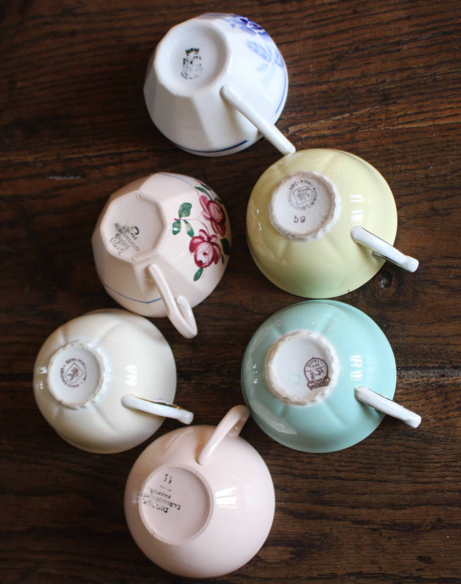 A set of 6 cups Colours Flowers Digoin Céranord Saint Amand