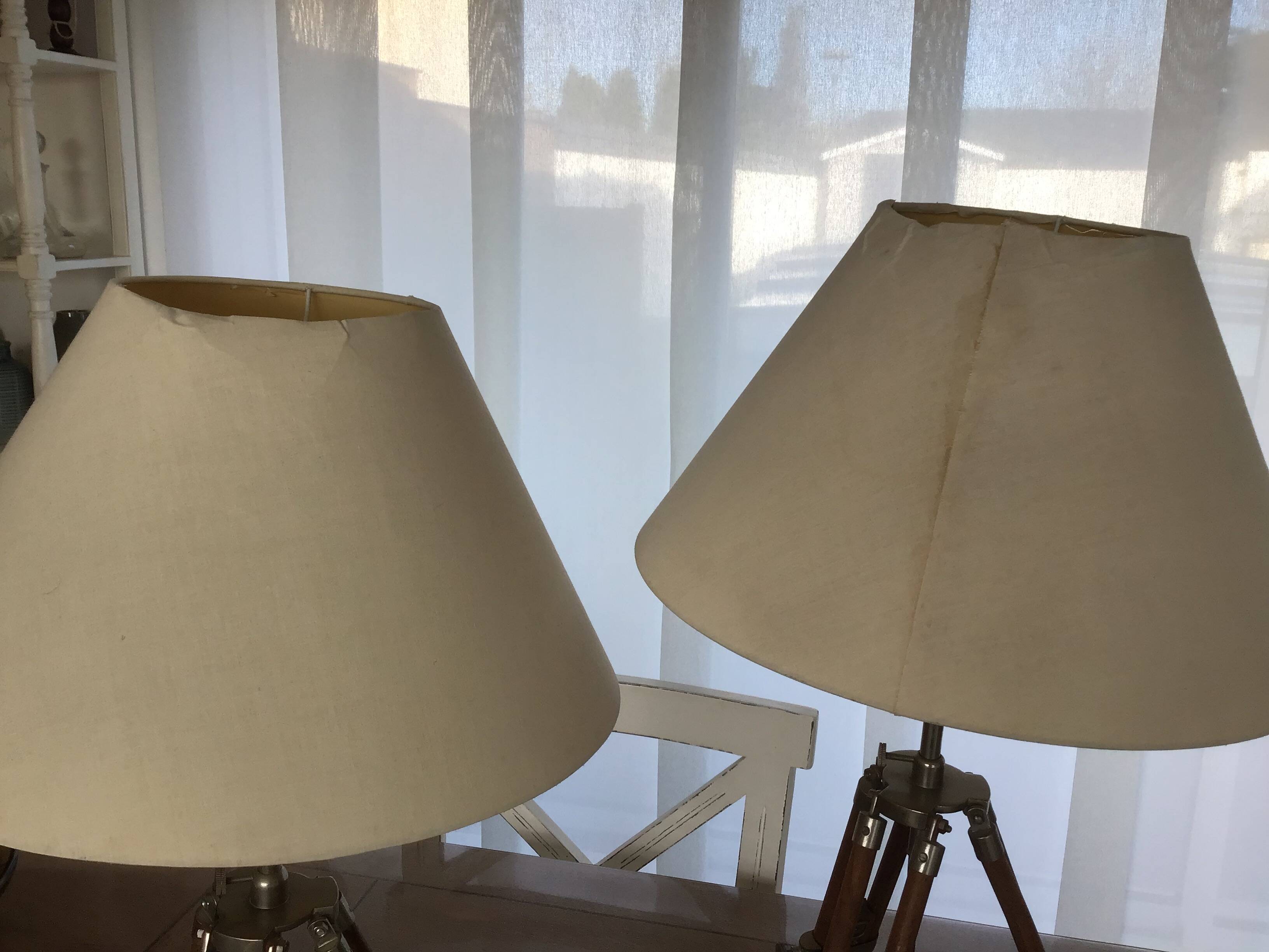 2 adjustable lamps on vintage tripods