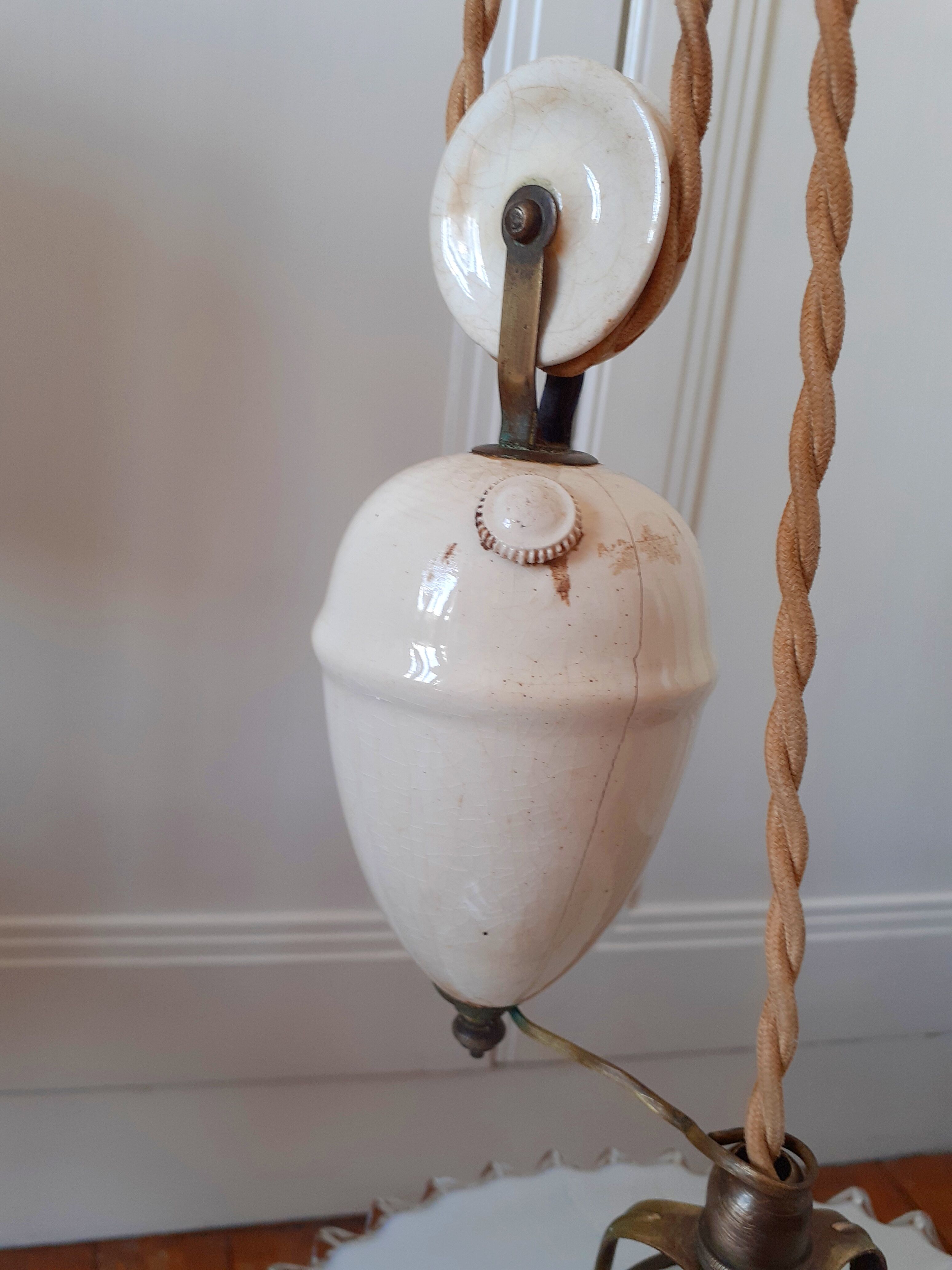 Counterweight suspension