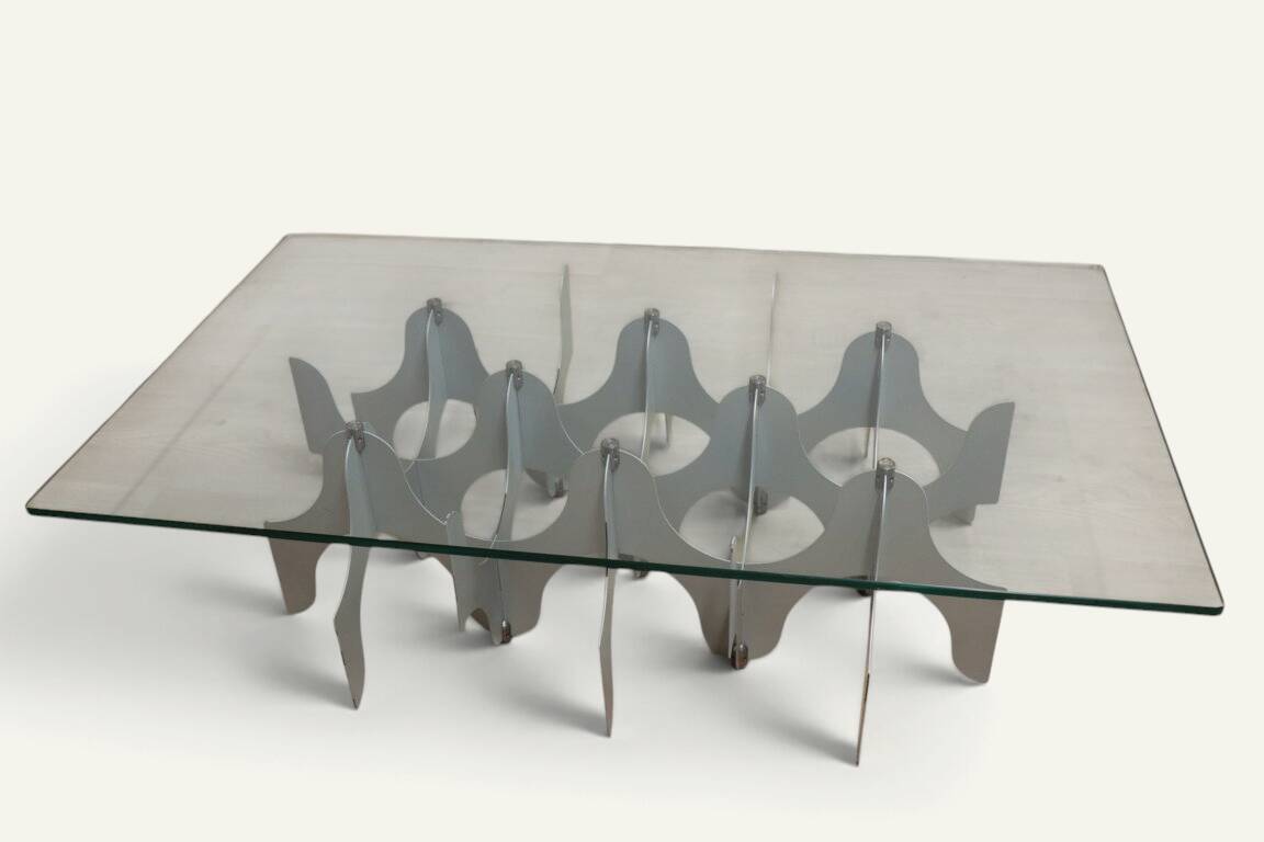 Minimalist sculptural coffee table in metal and glass – 1970