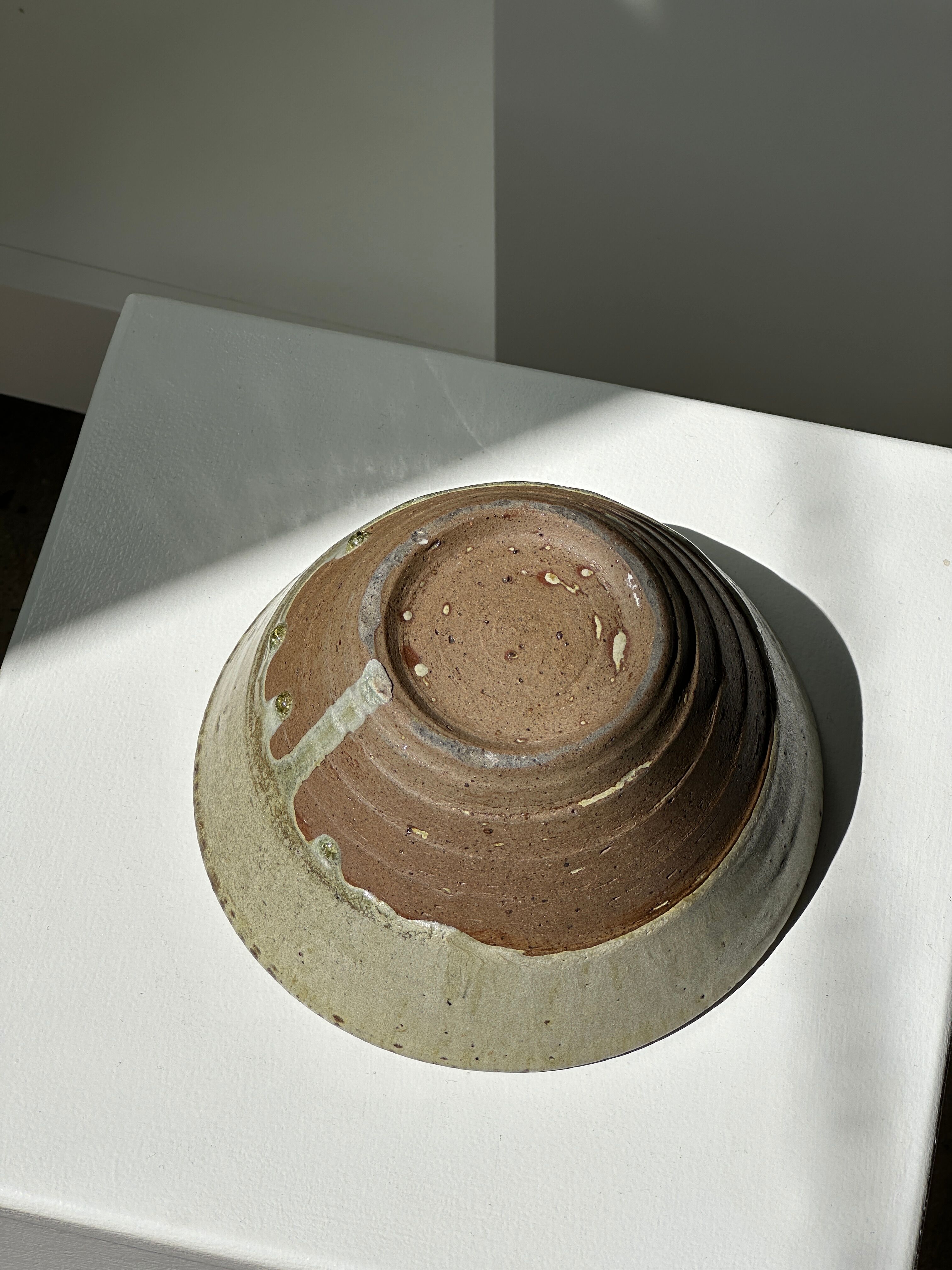 Grand bol vert et brun en céramique indonésienne D18,5 H10