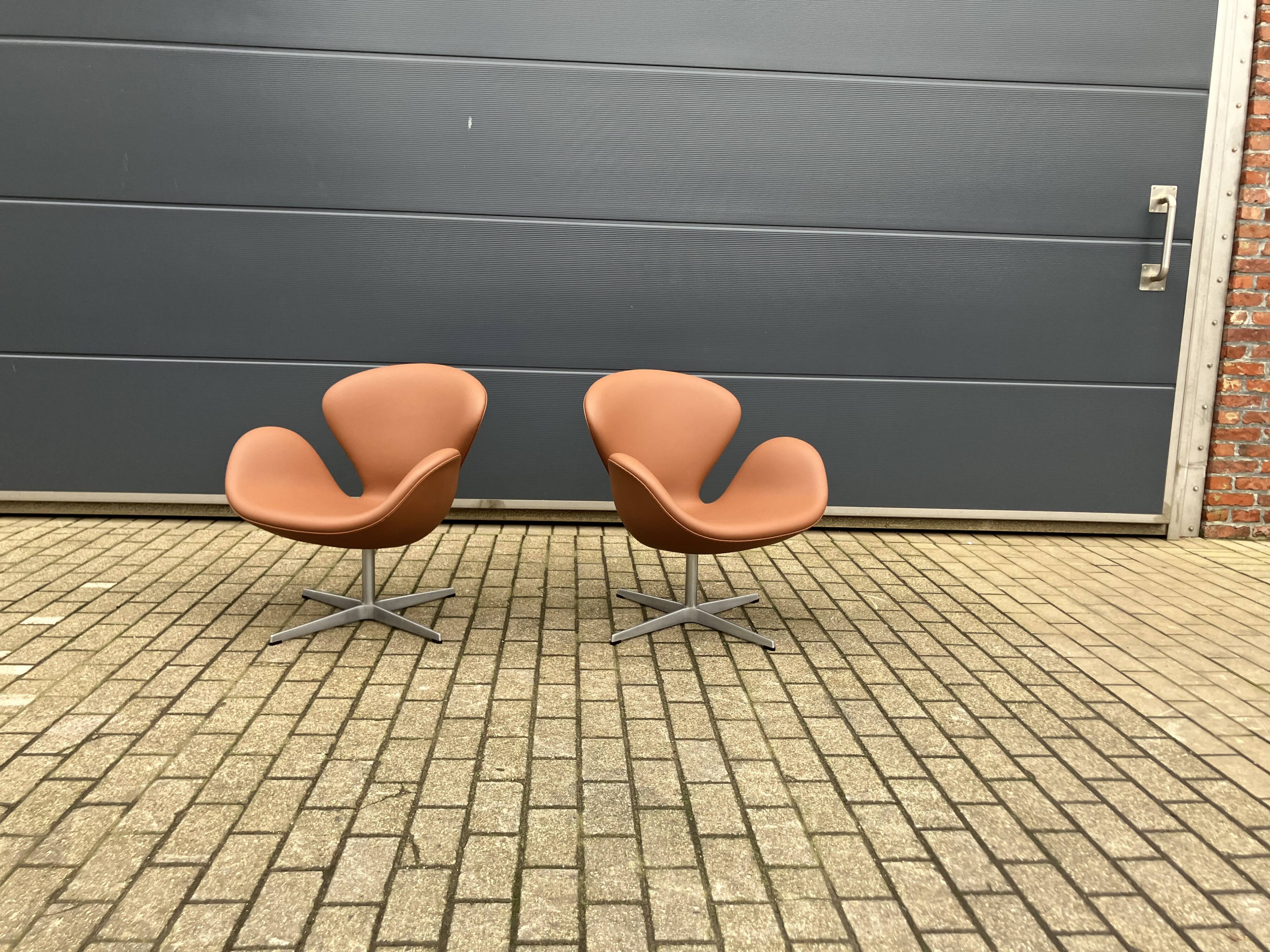 2x Fritz Hansen Swan chair by Arne Jacobsen, NEW condition!!