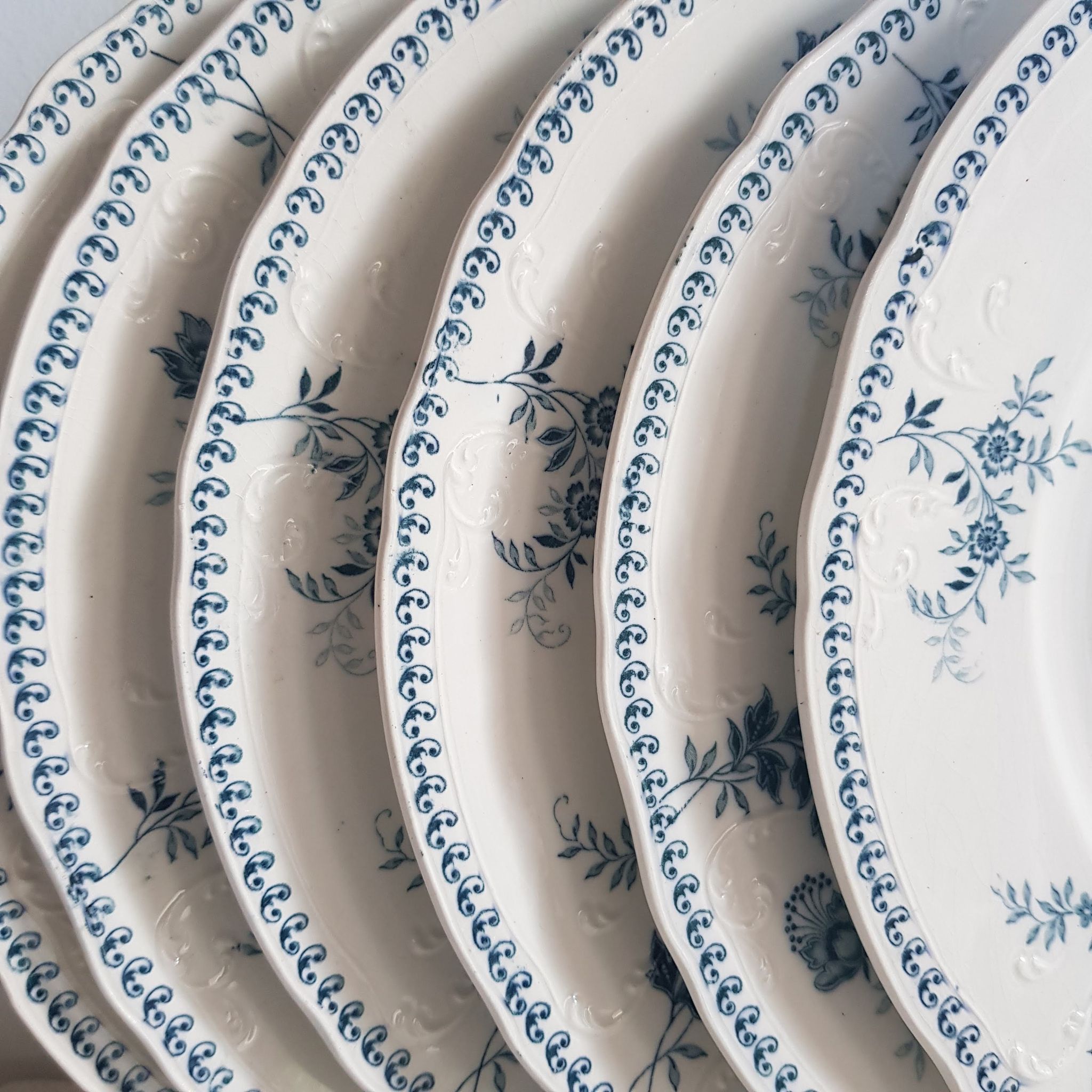 Ensemble 6 assiettes anciennes modèle Yvette société céramique Maestricht