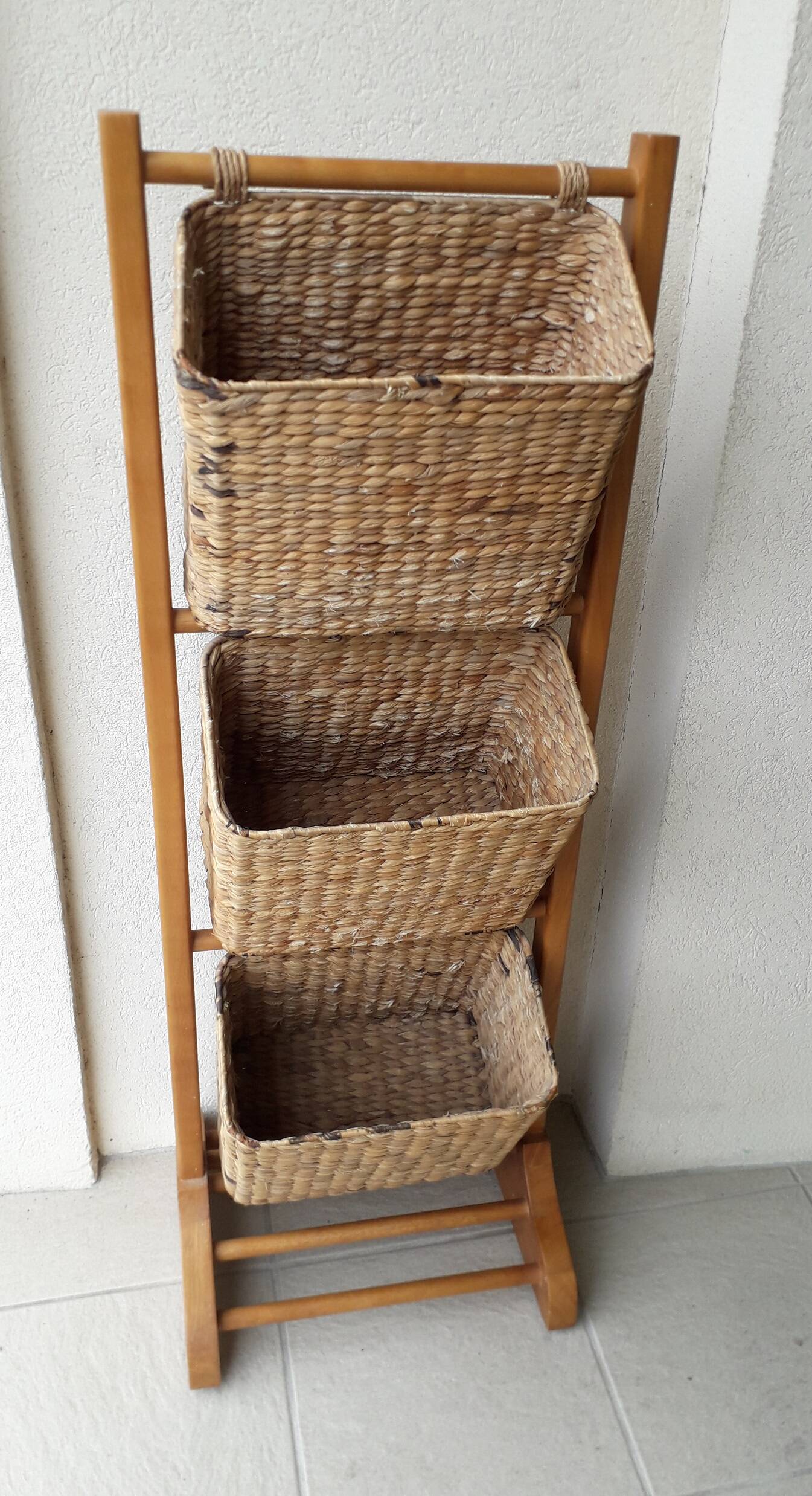 Wood and straw storage unit