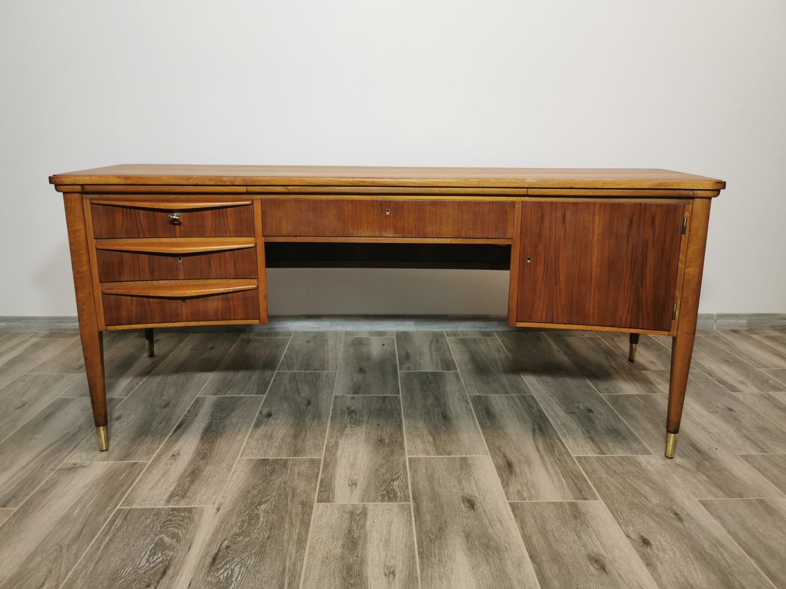 Bureau du milieu du siècle