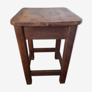 Tabouret en bois avec coffre