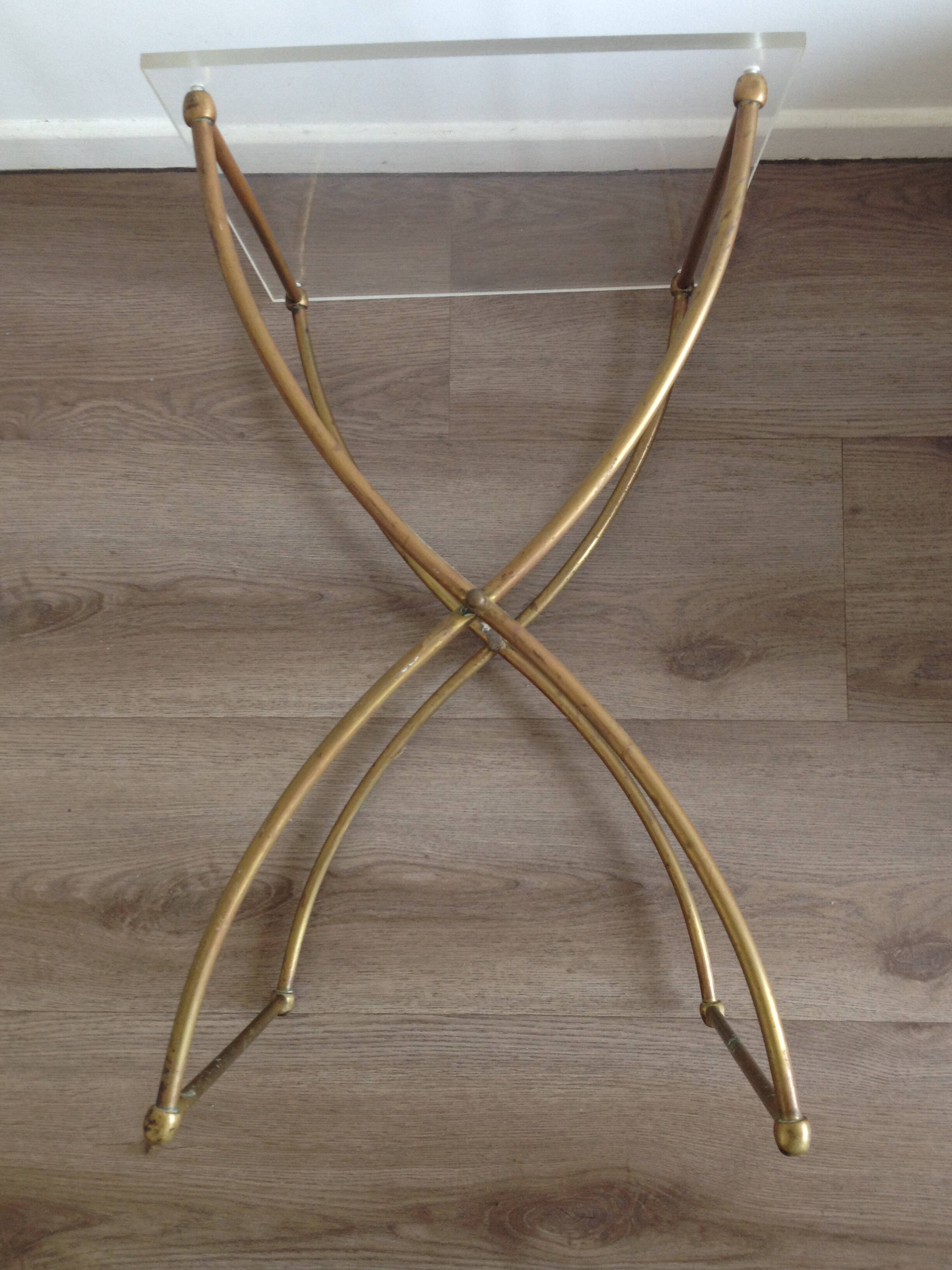 Table d'appoint laiton et plexiglass vintage