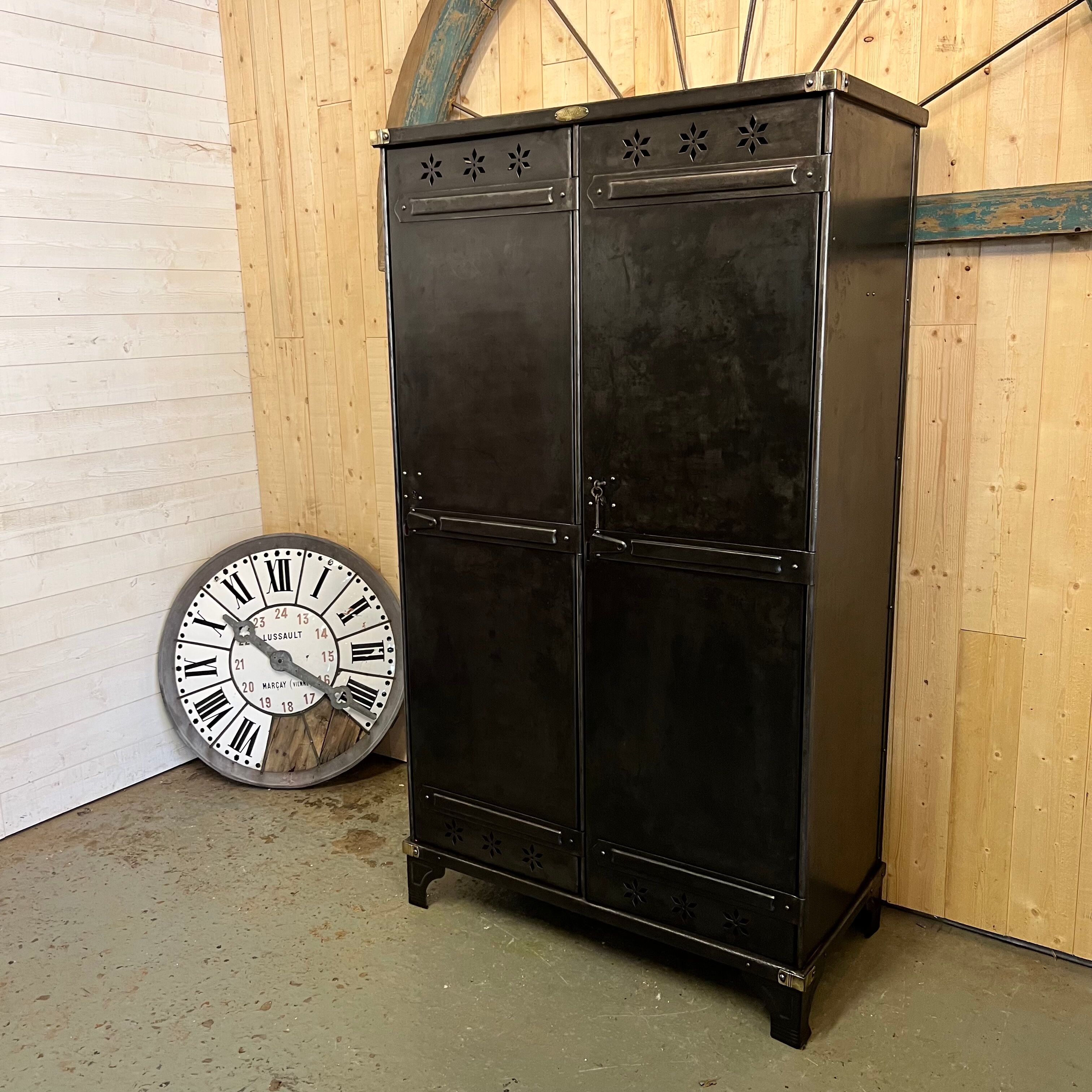 Wardrobe Strafor 1930