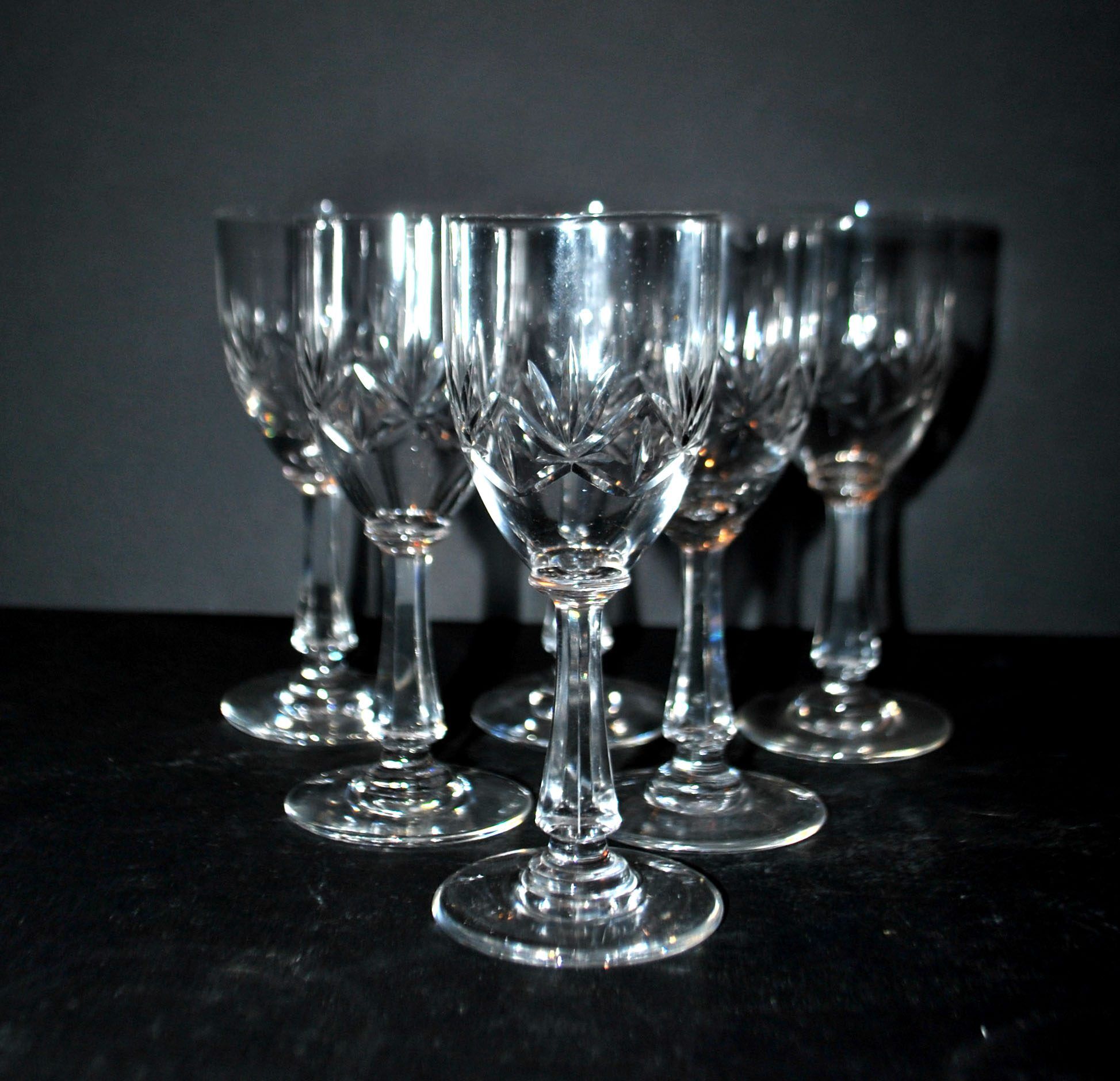 Saint-Louis set of 6 stemmed crystal glasses with palmette design, circa 1900, H11.5