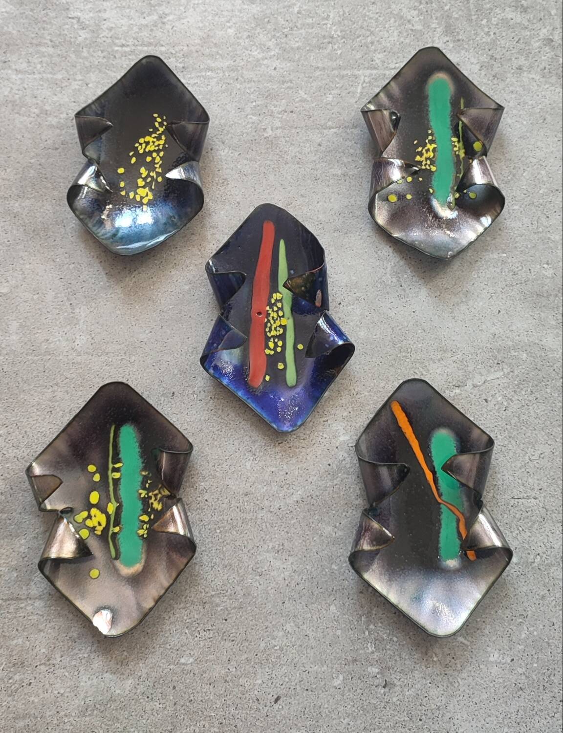 X5 pocket trays in enamelled metal, Italy, 1960s-70s.