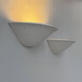 Paire d’applique vintage, plâtre blanc mat façon pierre, France, 1970