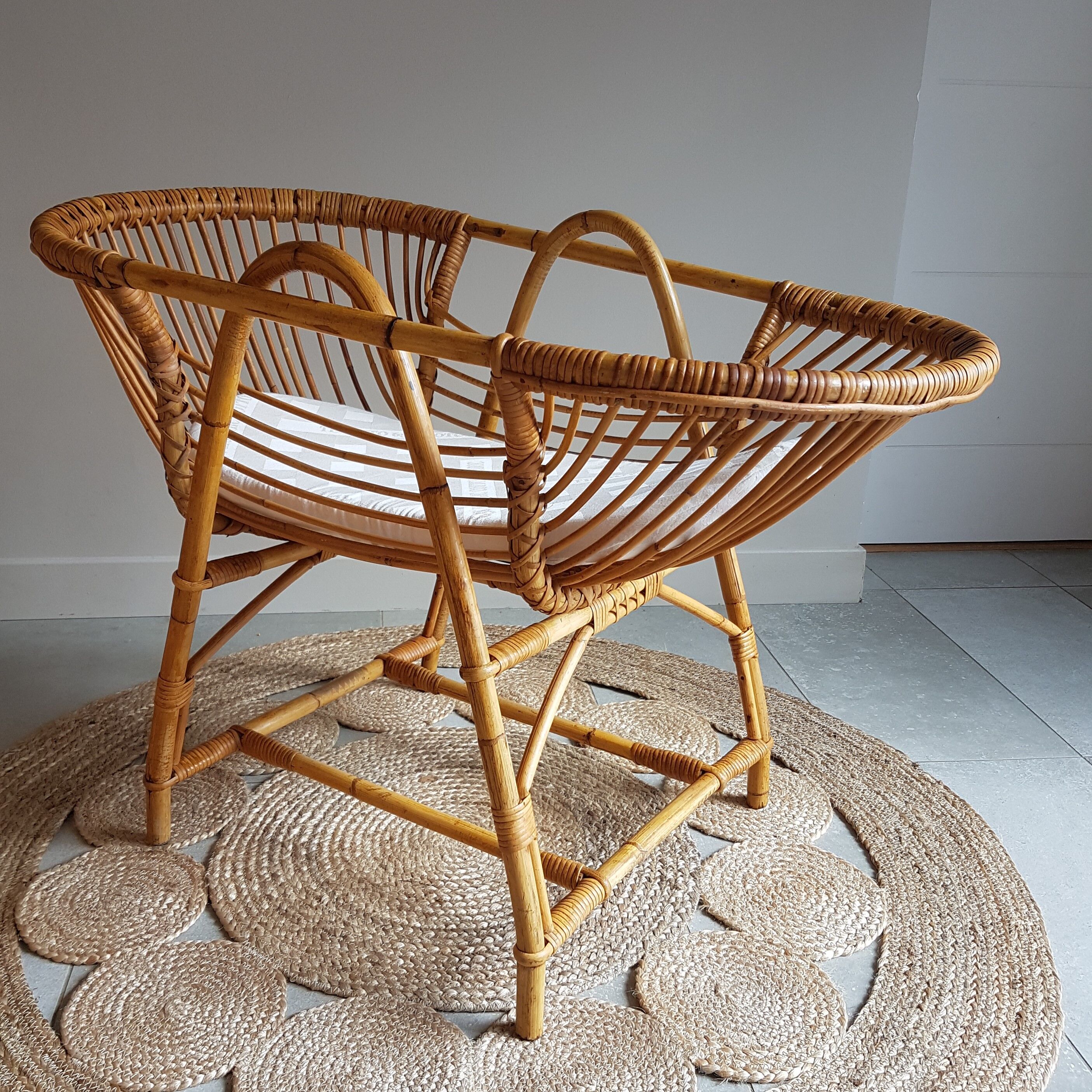 Wicker baby bassinet