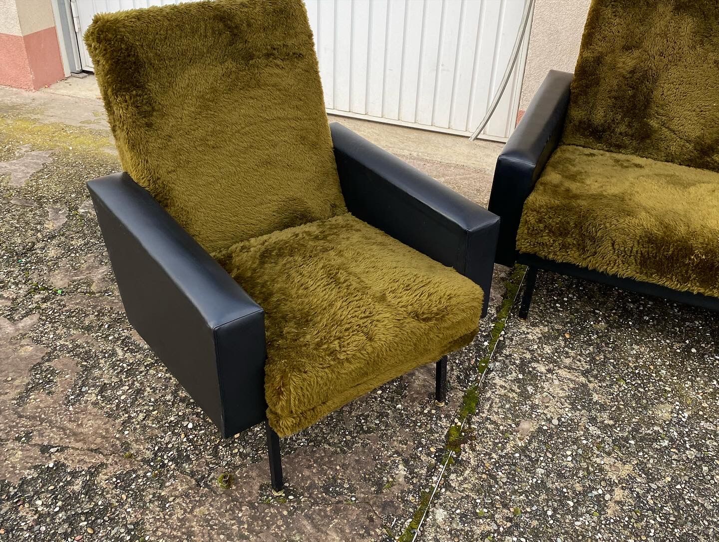 Sofa with are vintage armchair Skaï and moumoute