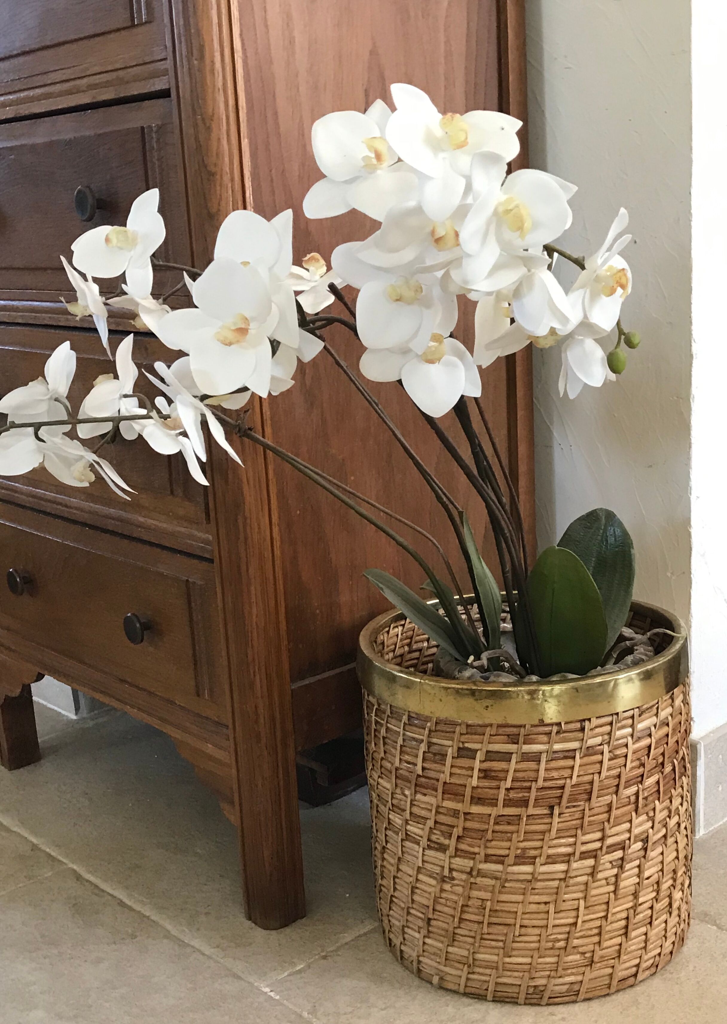Roasted pot rattan and vintage brass