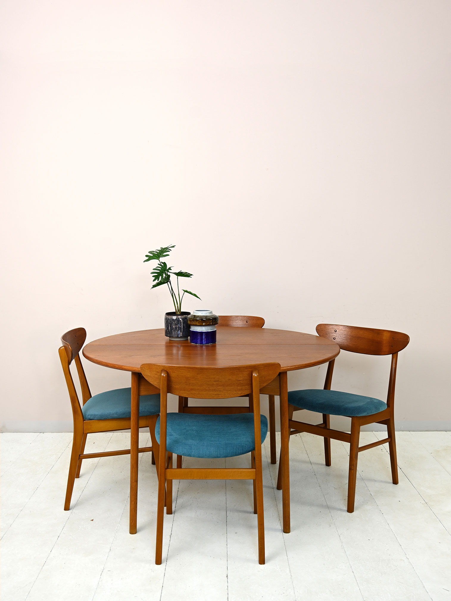 Vintage teak table with two extensions
