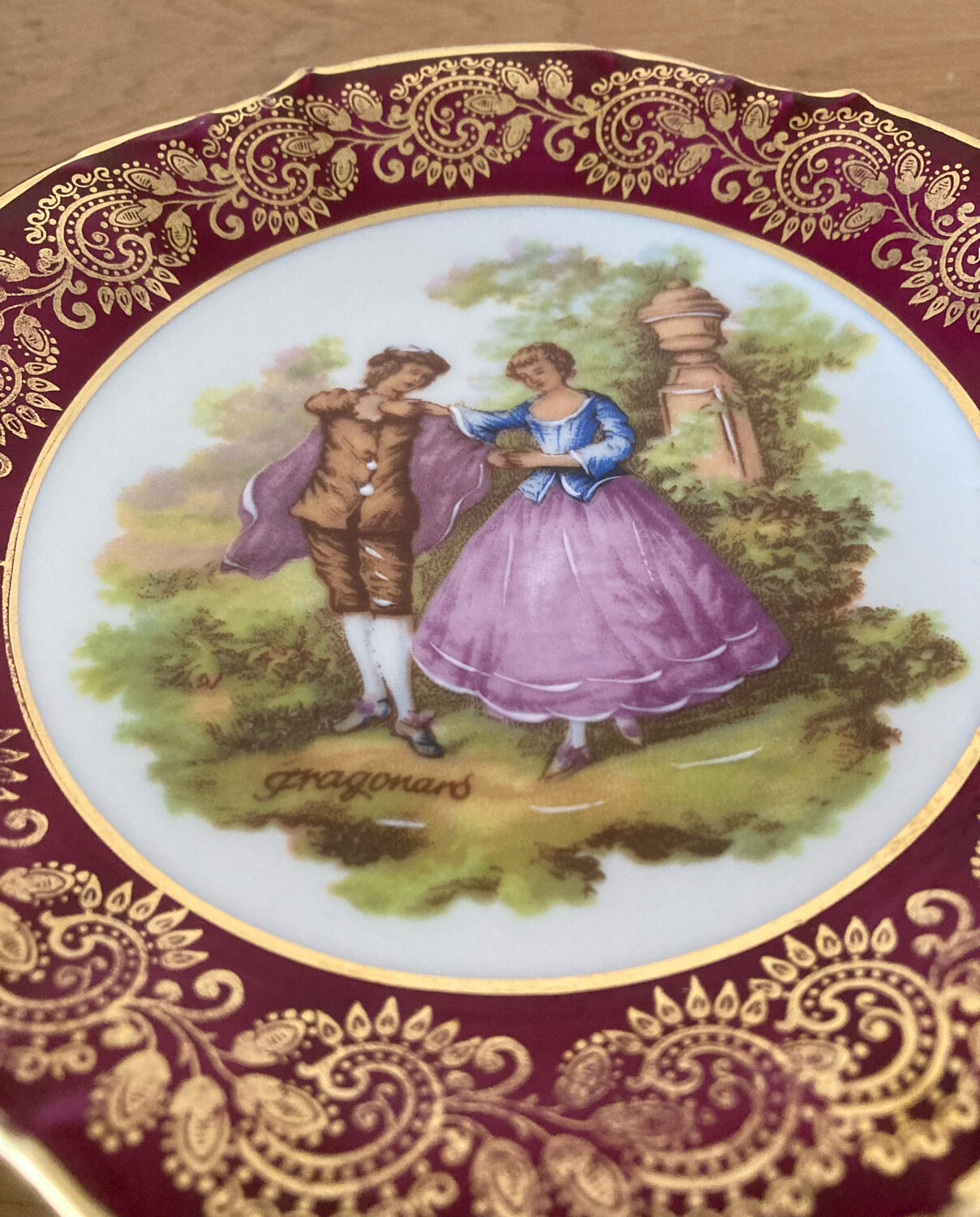 Decorative plate in Limoges porcelain