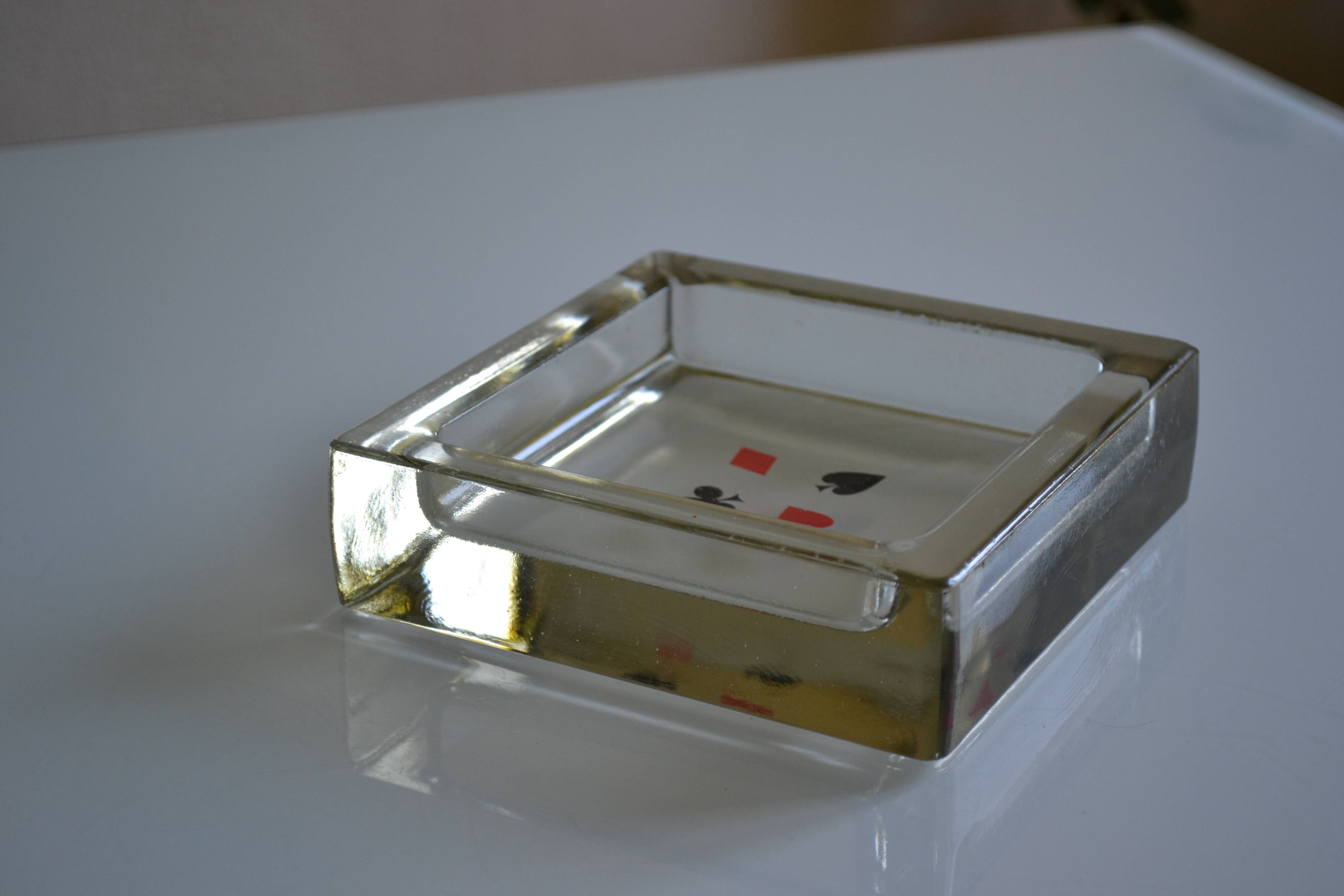 glass block pockets in the 4 colours of the card game