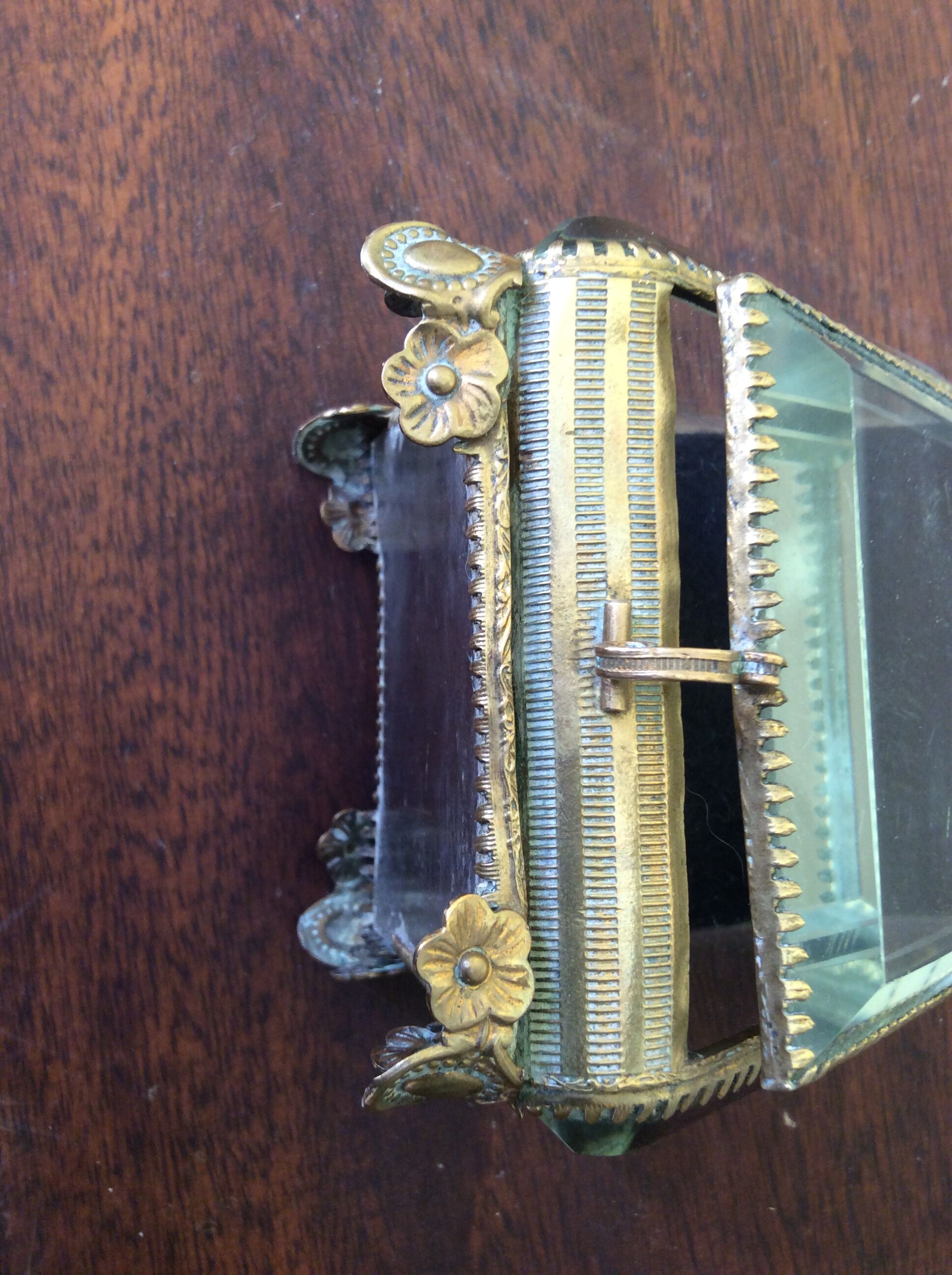 Small showcase for jewelry