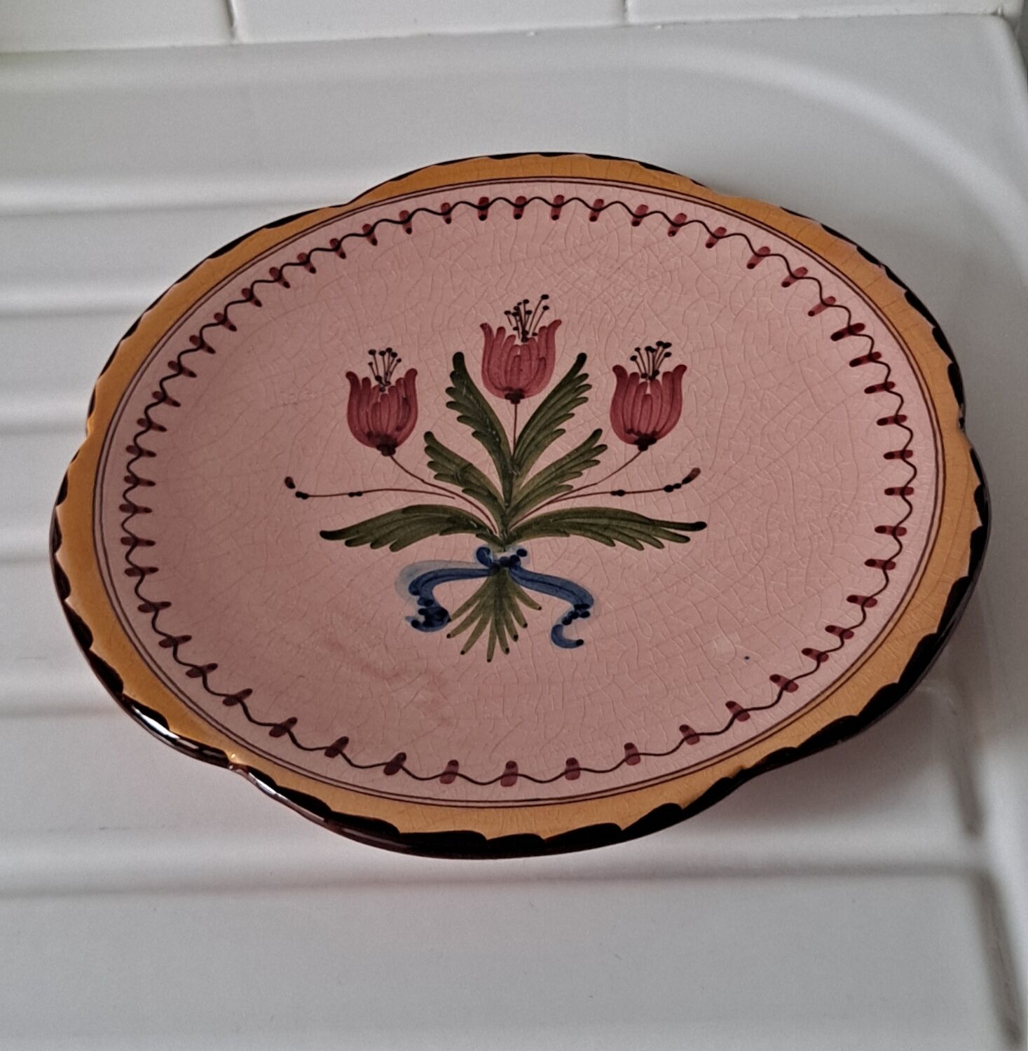 Flat plate cracked flowery