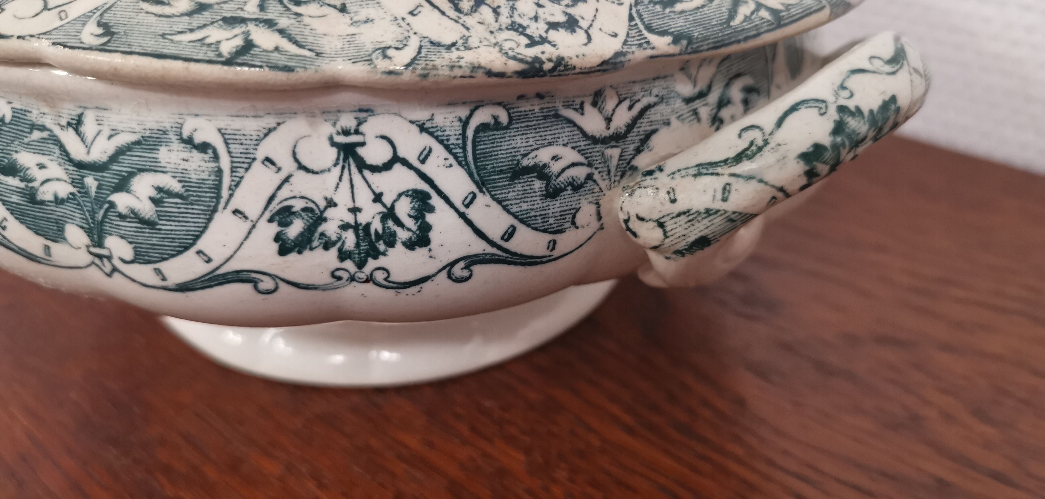 White Iron Earth tureen with green patterns