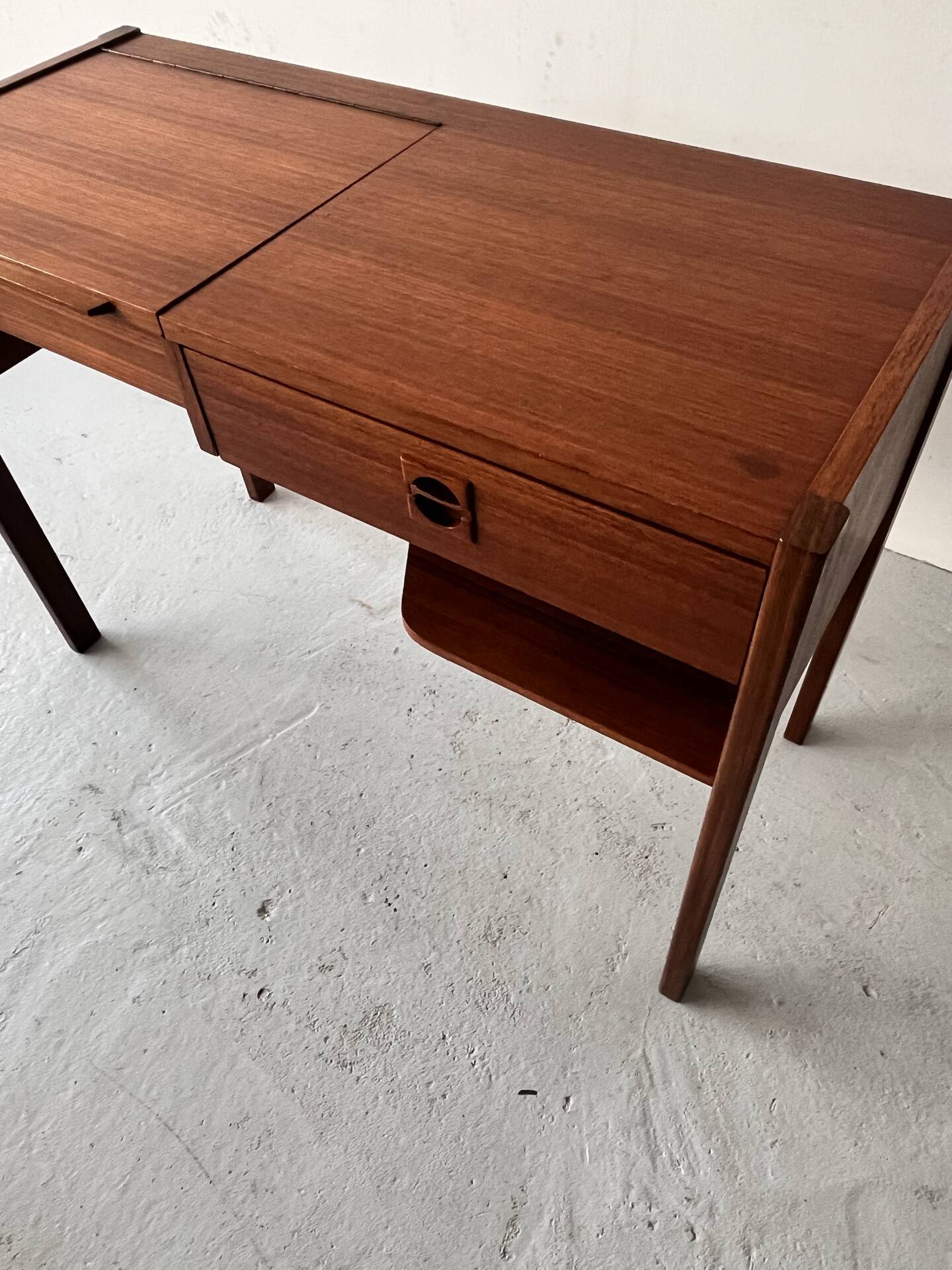 Coiffeuse en teck avec miroir par Arne Wahl-Iversen pour Ikea, années 1960.