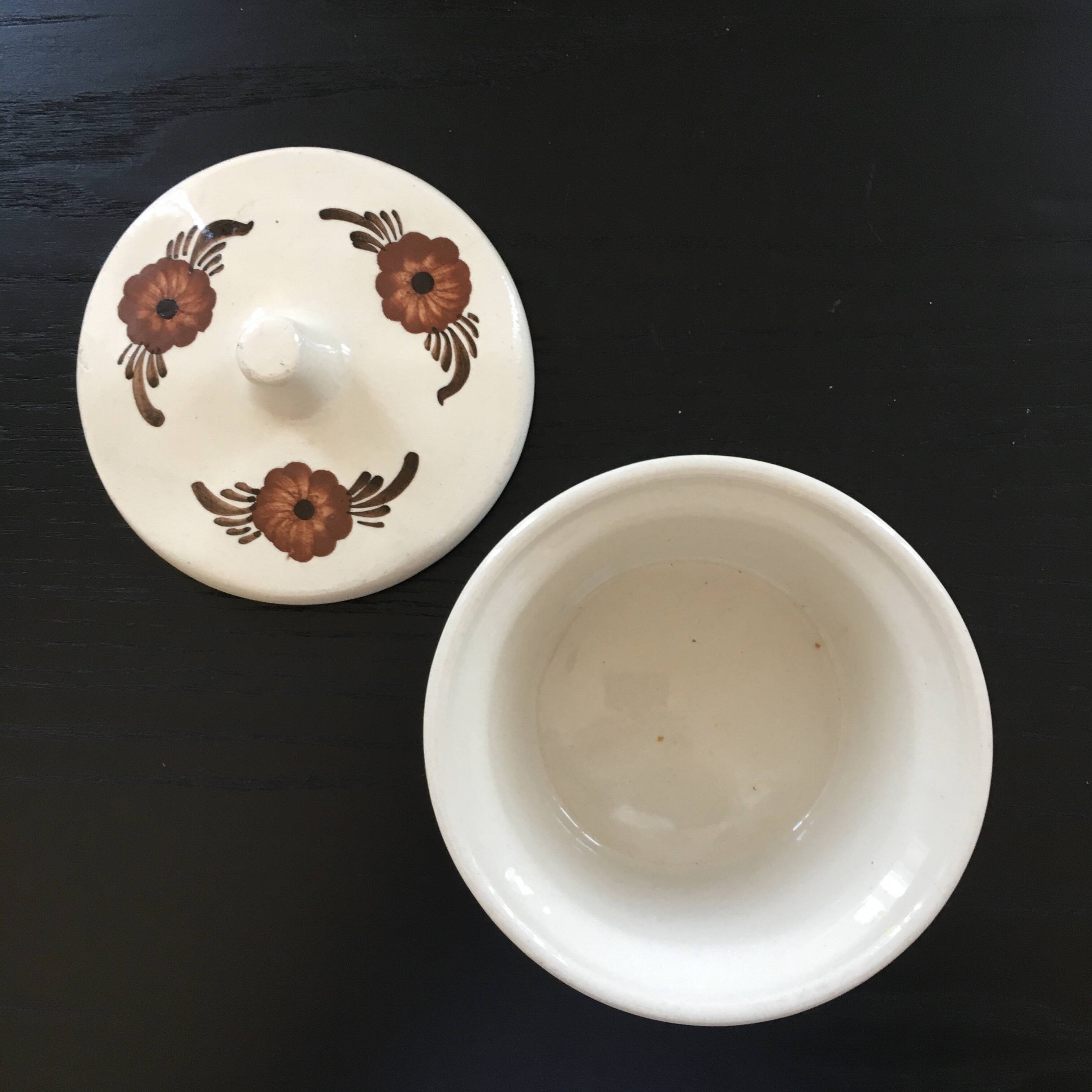 Beige butter dish with floral decoration