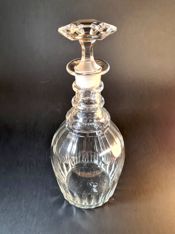 Titre : Grande Carafe Géorgienne en Cristal – Col à 3 Anneaux & Bouchon Cha