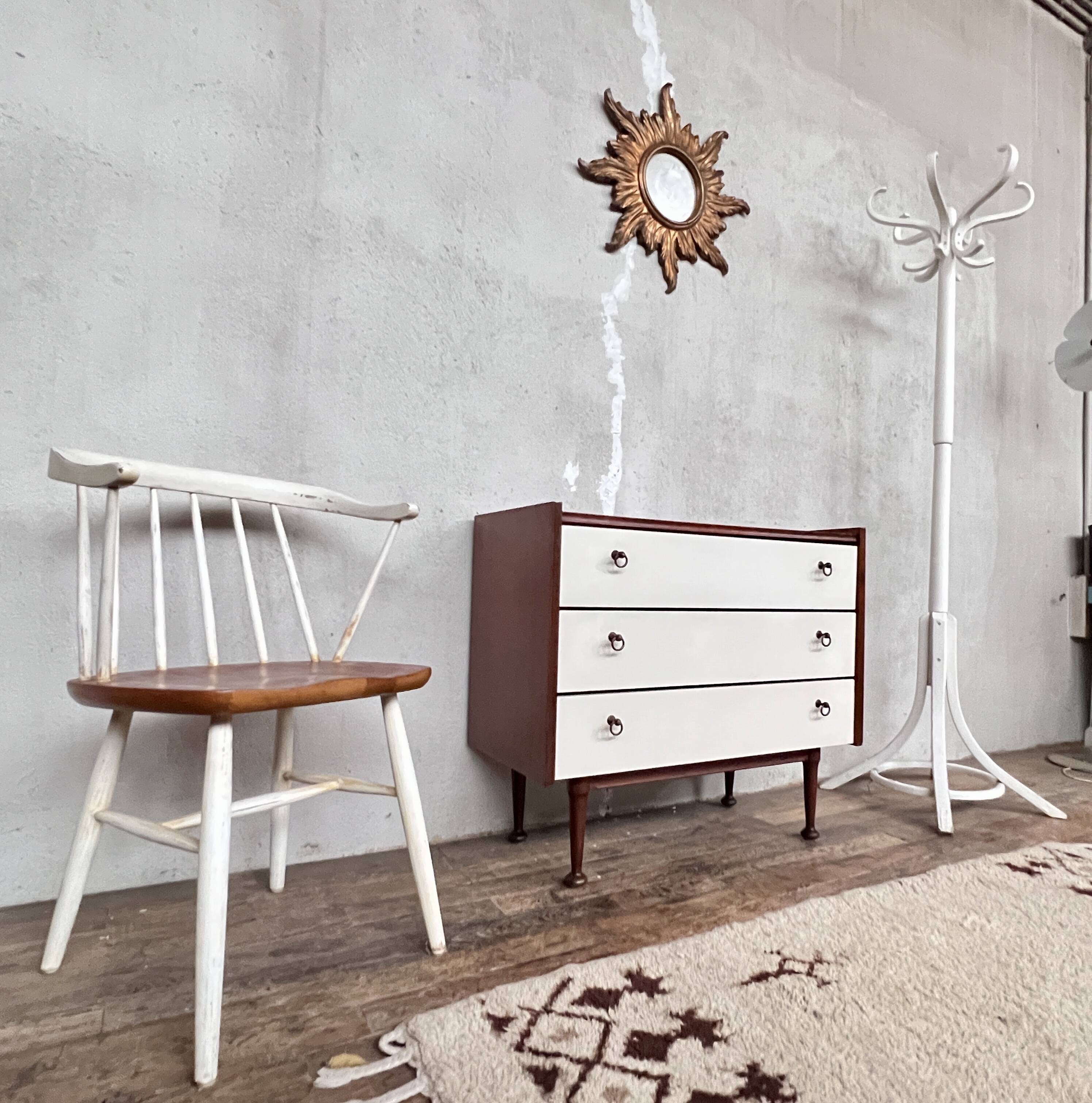 Commode en teck et tiroirs formica blanc - 1960