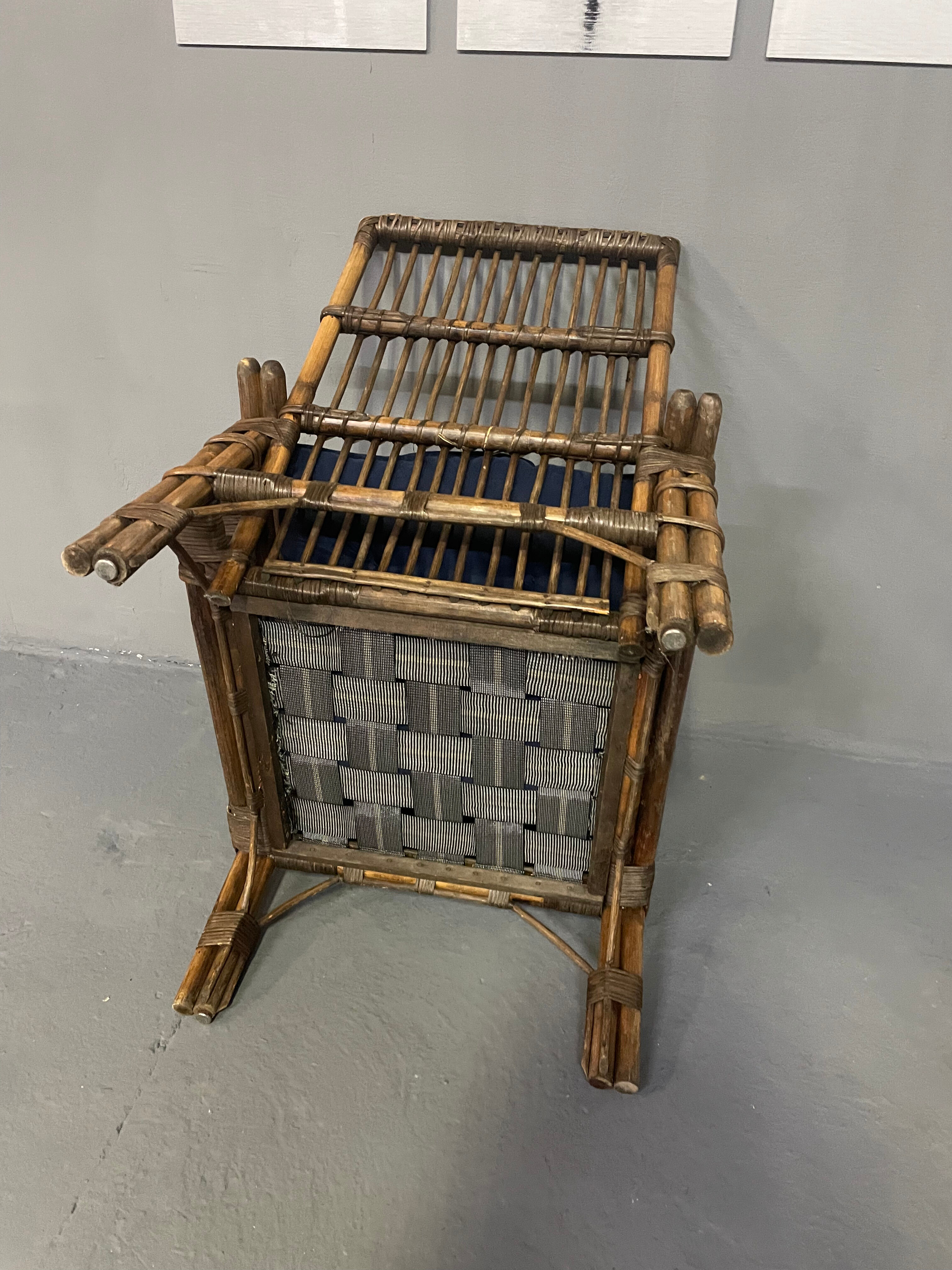 Fauteuil en rotin et son assise neuve extérieure