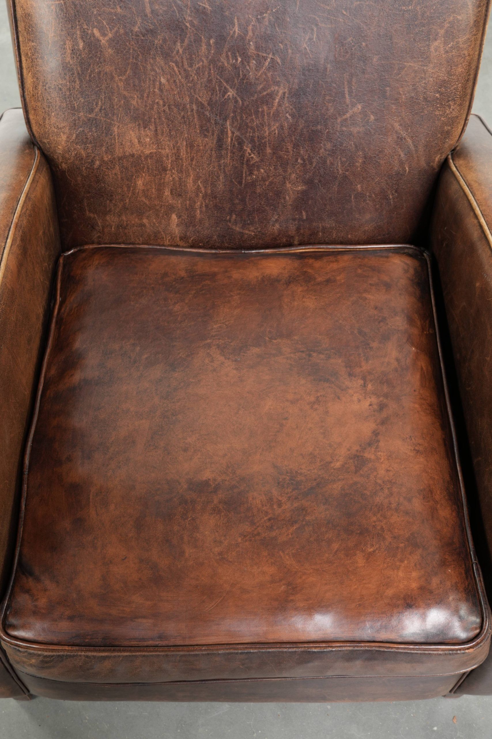 Sheepskin armchair with a timeless design and stunning warm colours