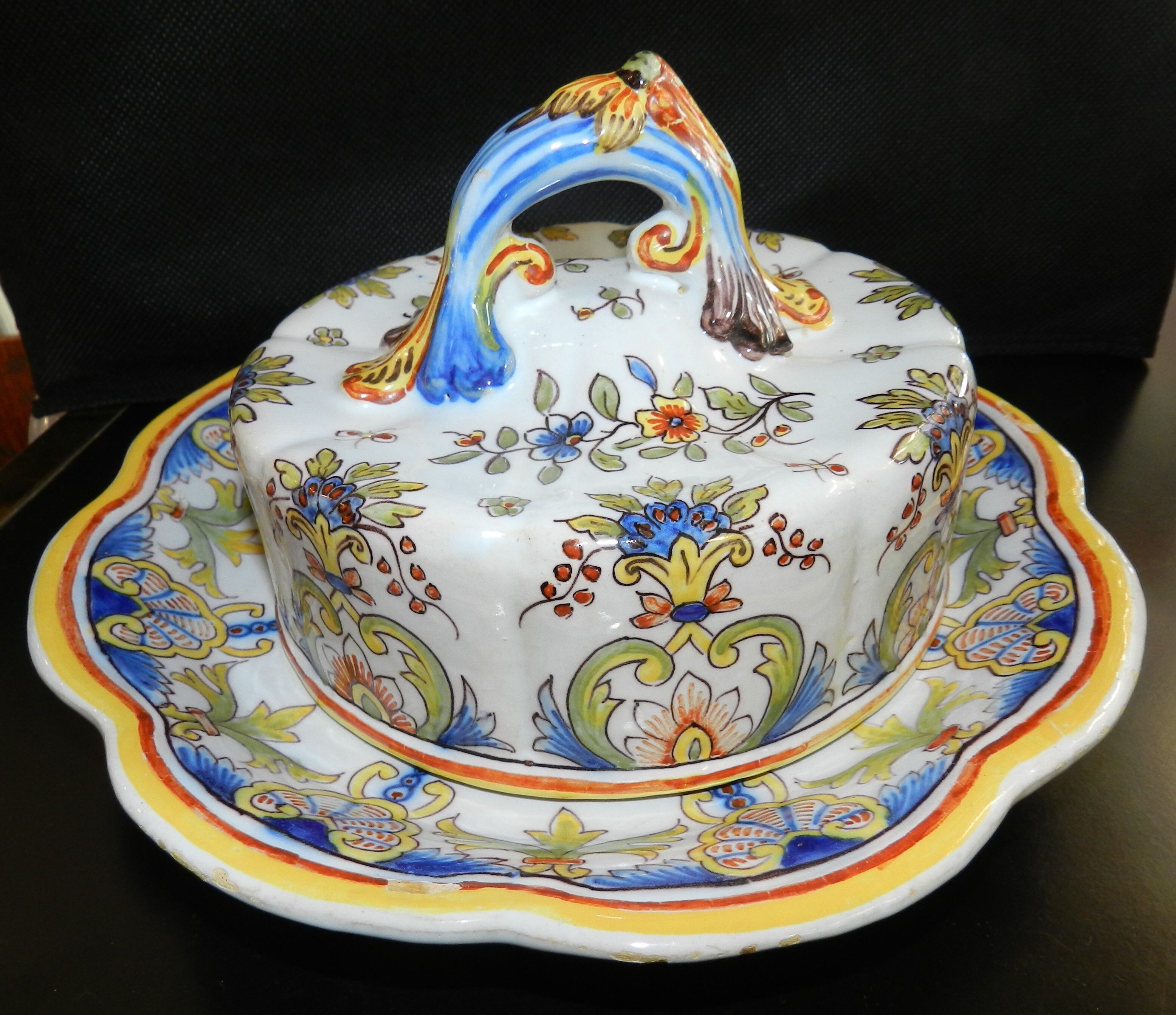 Cloche à fromage antique avec son plat en majolique Victorienne