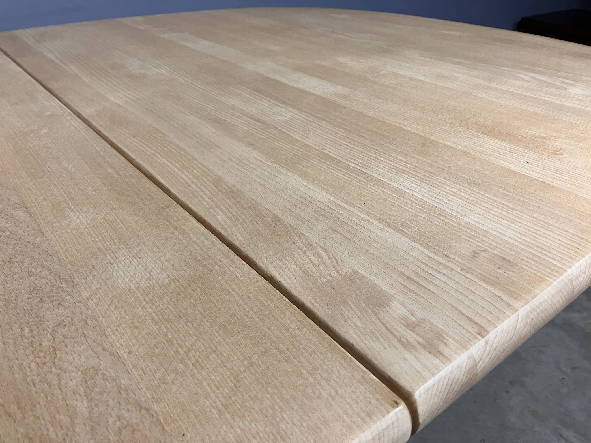 Oval extendable dining table in beech with Danish design.