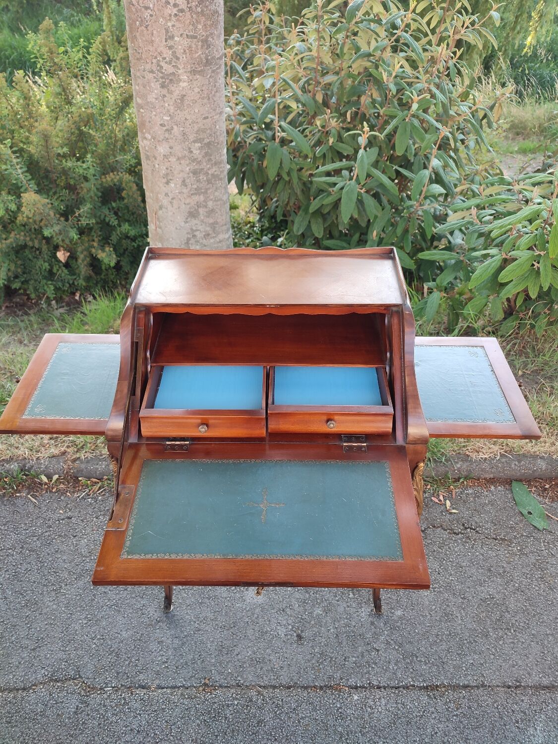 Slope office, speed bump secretary