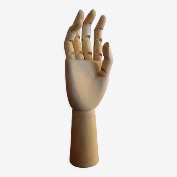 Articulated hand in raw wood