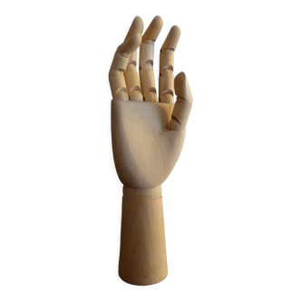 Articulated hand in raw wood