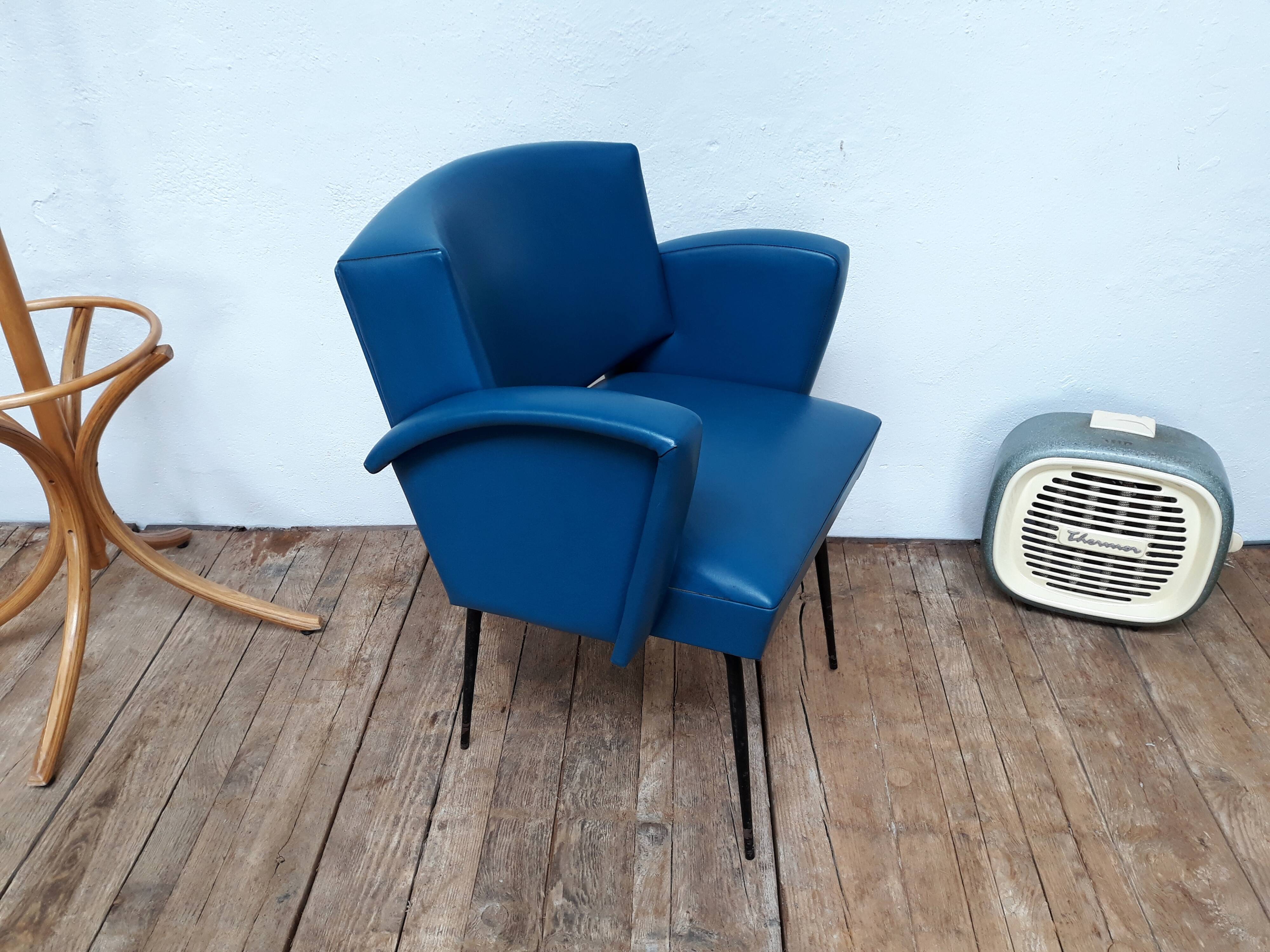 Fauteuil vintage en skaï et pieds métal