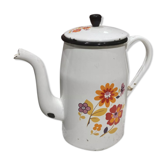 Cafetière vintage en émail